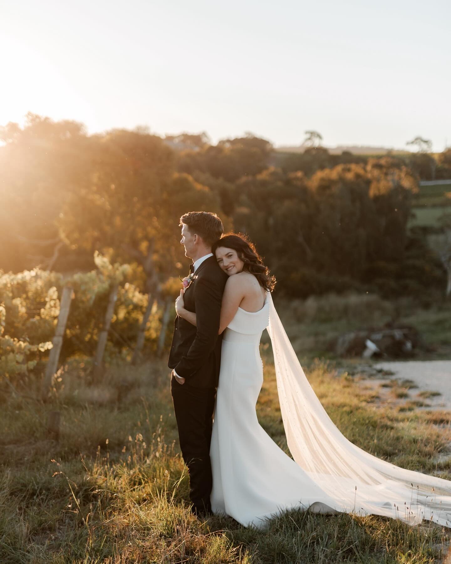 let&rsquo;s talk sunset 👇🏽
/the best light isn&rsquo;t always at &ldquo;sunset&rdquo; / depending on the location, cloud cover, tree lines, if your venue is in a valley etc, sometimes golden light can occur 30 minutes before sunset time; we&rsquo;l