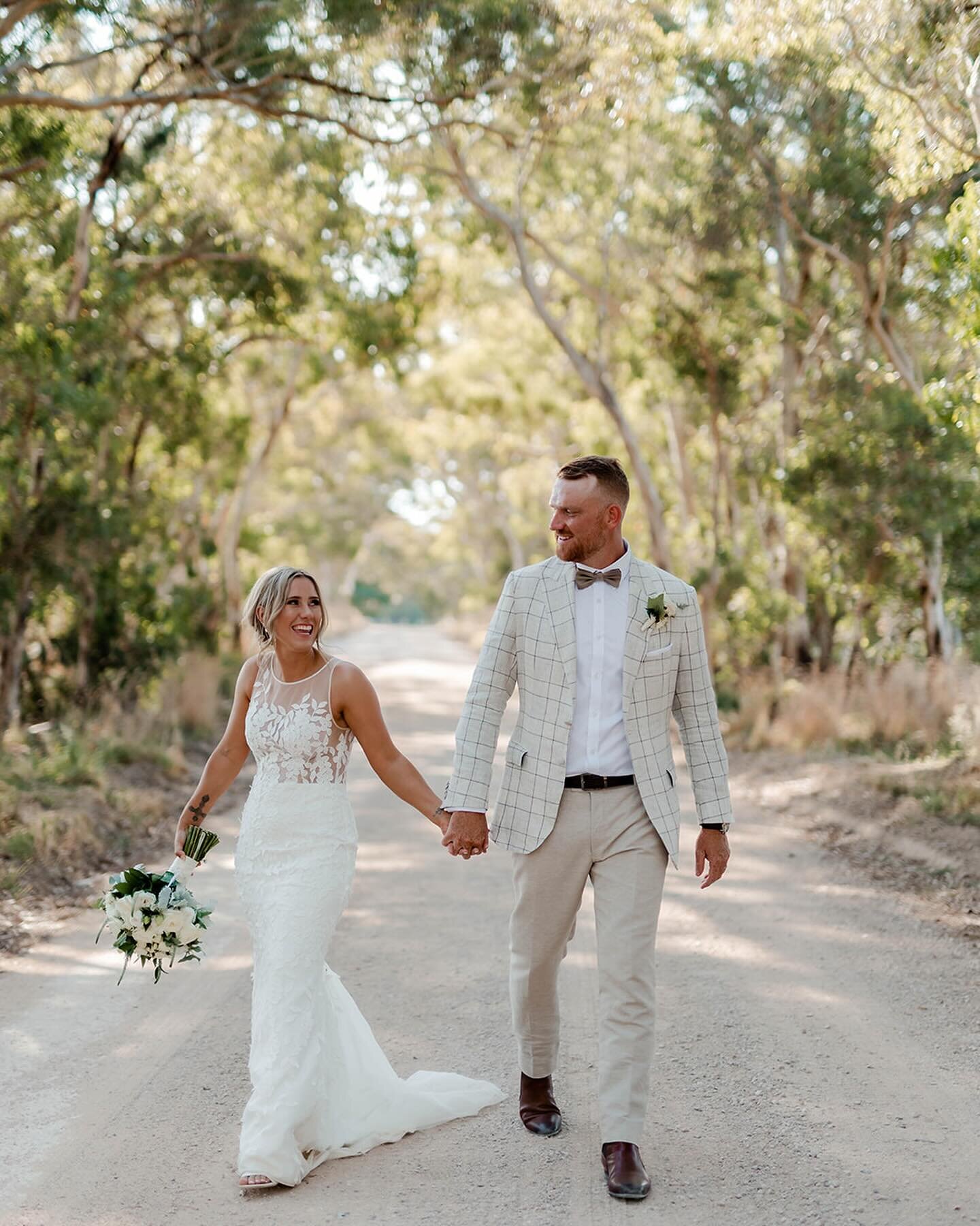 Happy one year to Madison + Sam 🤎👉🏽

photo + video / @wildbohoweddings 
venue / @foxgordon 
celebrant / @weddingswithrosie 
makeup / @kristenalice_mua 
hair / @blushing.bridal.hair 
styling / @mase_events 
catering / @chief_catering 

🏷️ Adelaide
