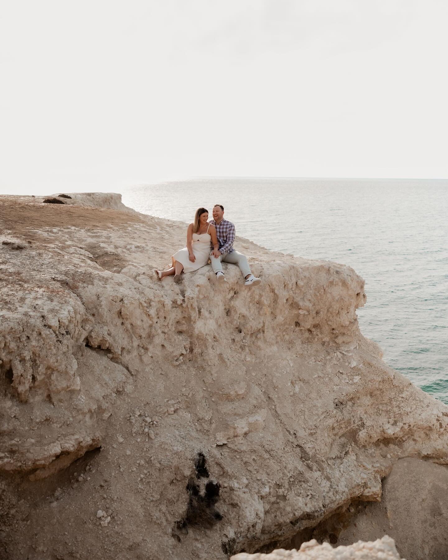 Engagement / couple shoots are open for the winter 🫶🏽 reach out if you&rsquo;d like to spend a sunset with us in the lead up to your big beautiful day 👉🏽 swipe for a fuzzy film grade 🎞️