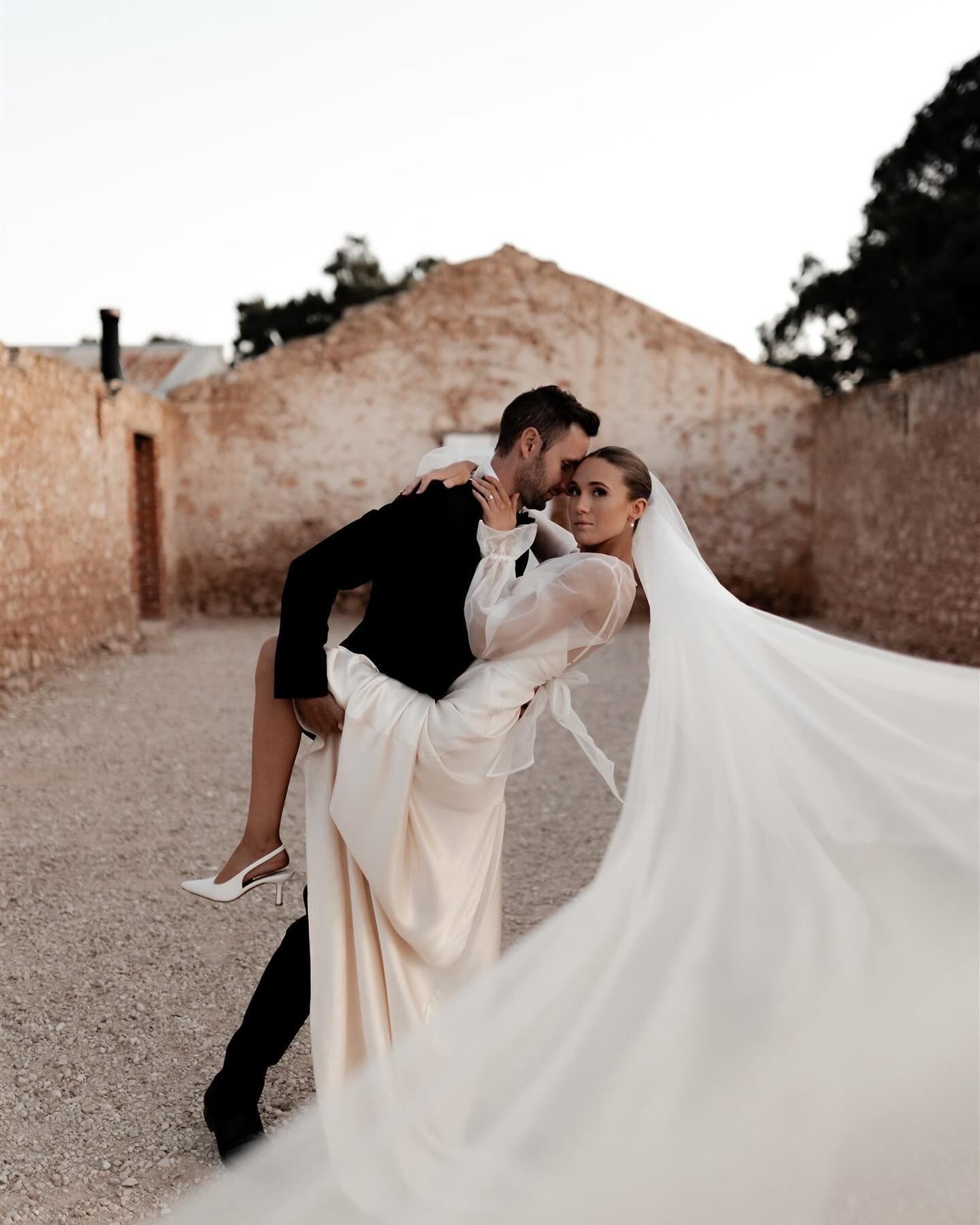 When your best friends get married and are this ridiculously good looking 👀 my jaw on the floor all day.. swipe til the end for a fun flash shot hehe 📷 

Photography: ussss @lovewildweddings_
Venue: Woodburn homestead @woodburn.homestead 
Celebrant