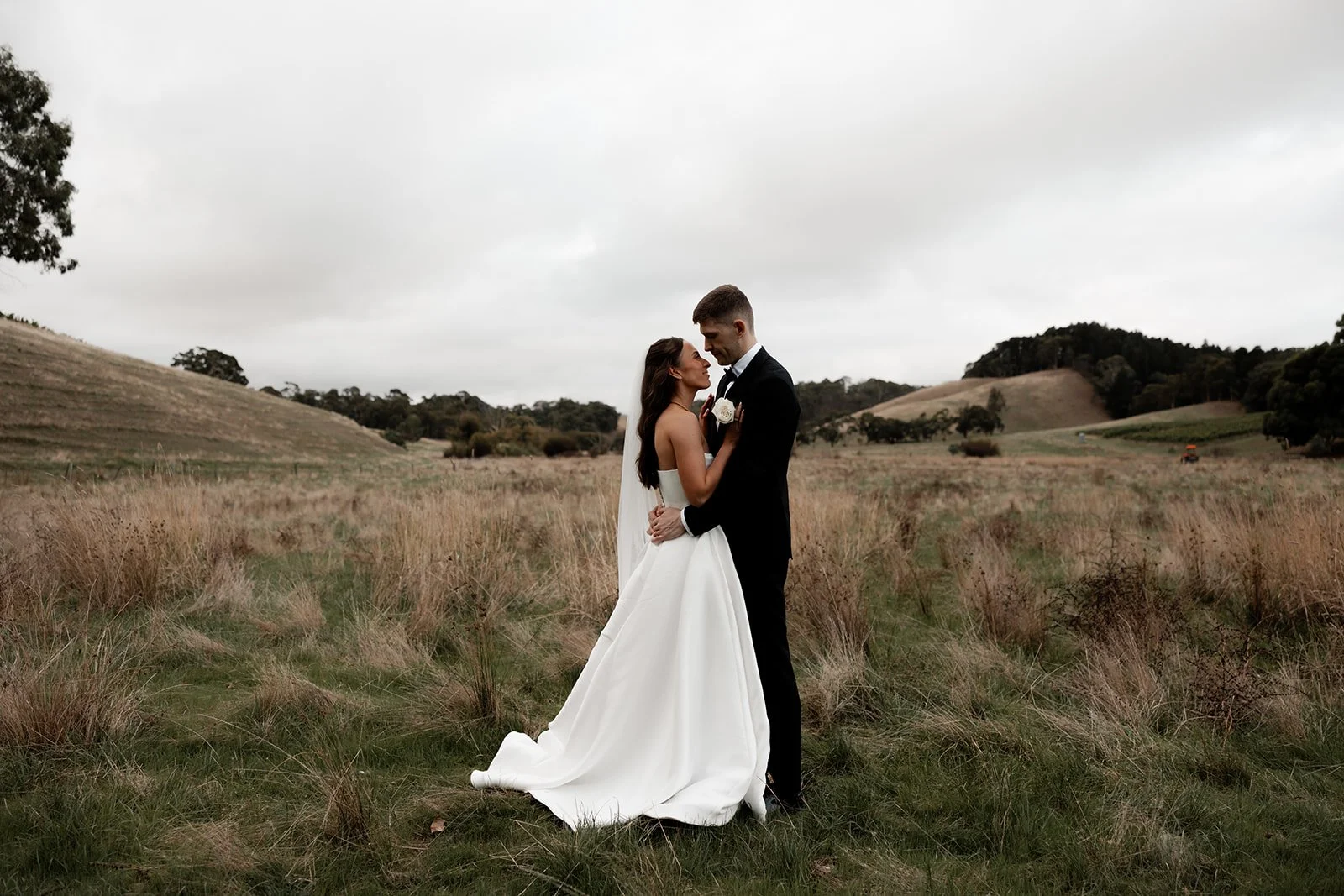 claire-james-cobbs-hill-estate-wedding33.jpg