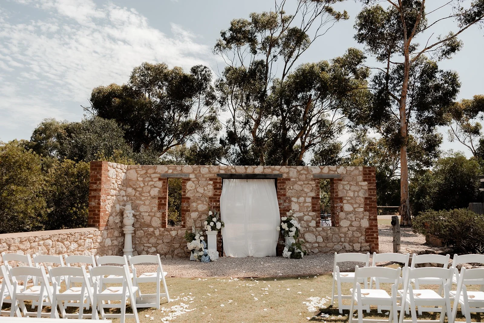 jess-hugo-woodburn-homestead-wedding-sa-life10.jpg