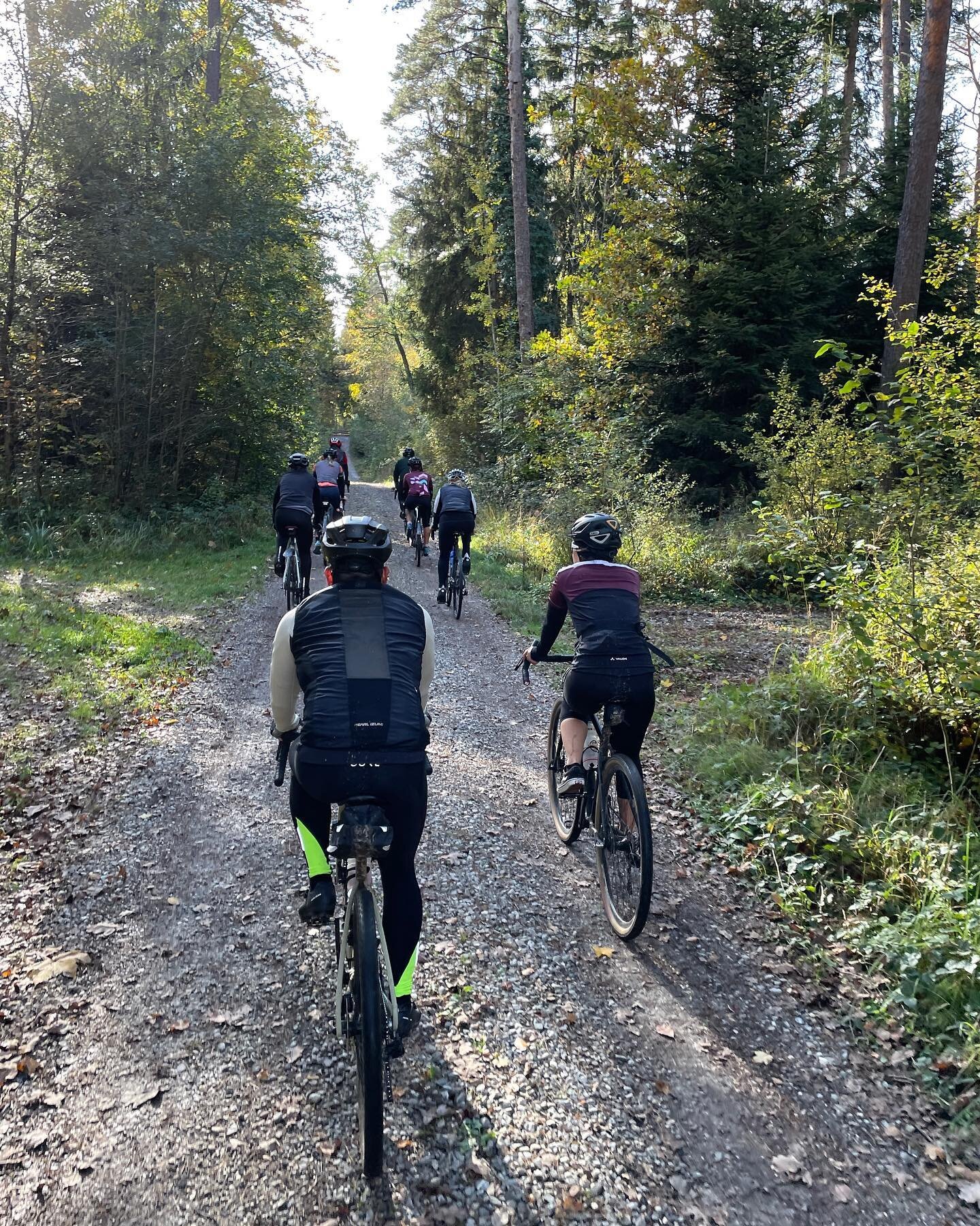 Hallo zusammen, morgen fahren wir die Jahresabschluss Tour durch das Argental. Start um 14 Uhr am Saikls. Wir freuen uns auf euch. 🌞🚴&zwj;♀️🚀✌🏻. #wirf&uuml;reuch #bodensee
#saiklsmeckenbeuren
#supportyourlocalbikeshop #WinterBiking