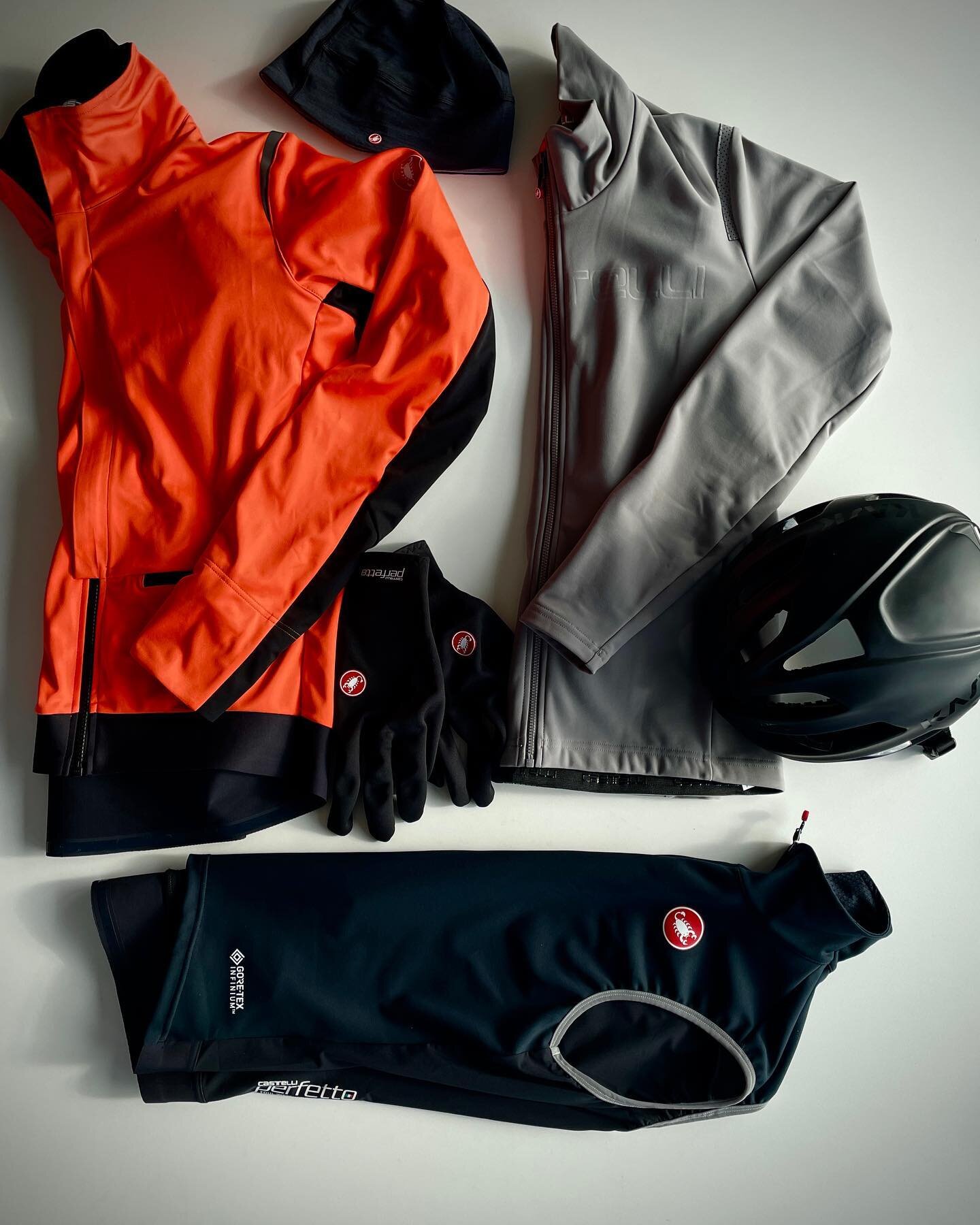 Die neue Herren Castelli Winter Bike Kollektion! * Sichtbarkeit ist wichtig. Holt euch jetzt die Bike Kollektion von @castellicycling, um sichtbar, warm und trocken durch eure Runden zu kommen. 
#wirf&uuml;reuch #bodensee
#saiklsmeckenbeuren
#support