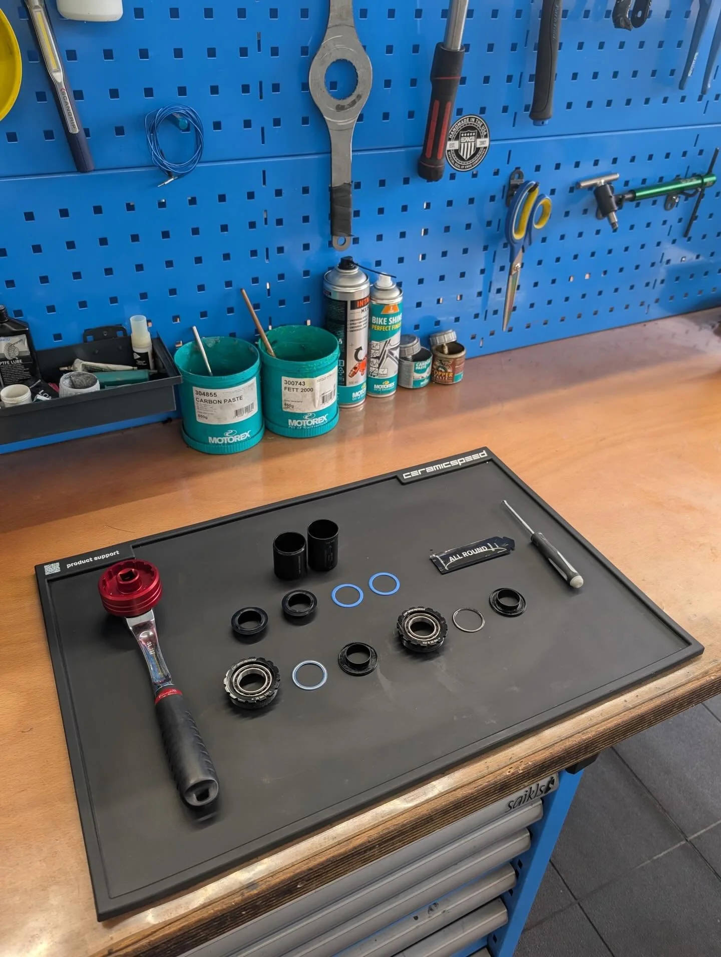 Profiservice f&uuml;r dein Bike &ndash; jetzt mit Winterbonus ❄️🚴&zwj;♂️
Unsere Servicepakete S, M und L bringen dein Rad technisch und optisch auf Top-Niveau. Perfekt f&uuml;r alle, die keine Kompromisse machen wollen.

Winteraktion bis 15.01.:
✔️ 