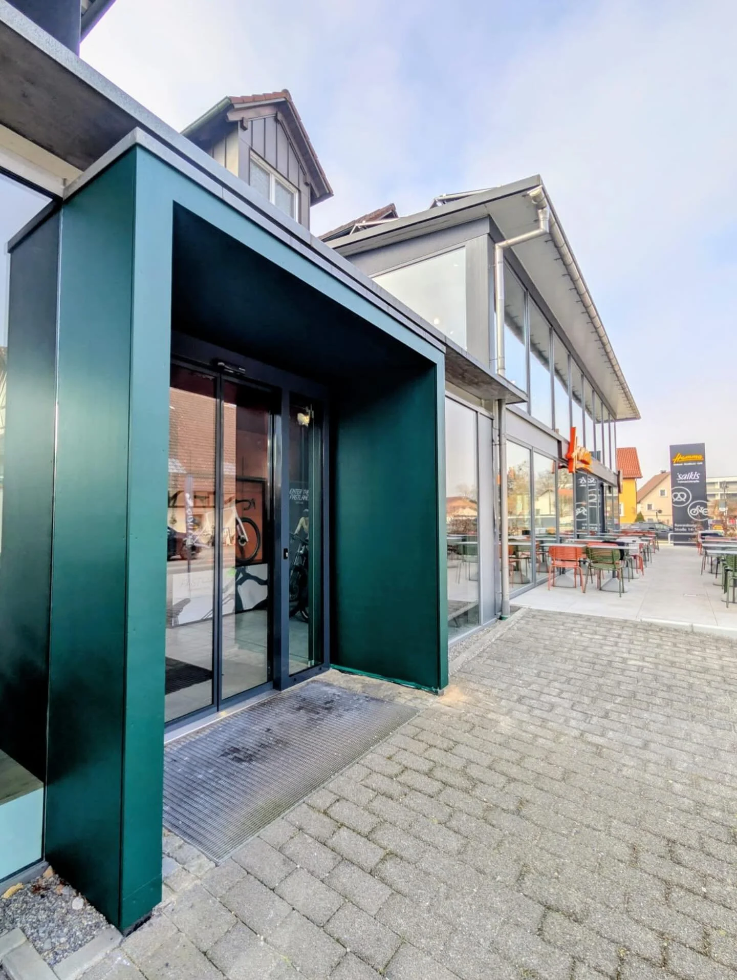 Gestern haben wir euch schon ein paar bewegte Eindr&uuml;cke gezeigt. Hier kommen noch ein paar Fotos aus dem Laden 🤩

Sch&ouml;ne R&auml;der jeder Kategorie, guter Kaffee und ein Ort f&uuml;r die Bike-Community. 🚴&zwj;♂️☕

Wir hoffen es gef&auml;l