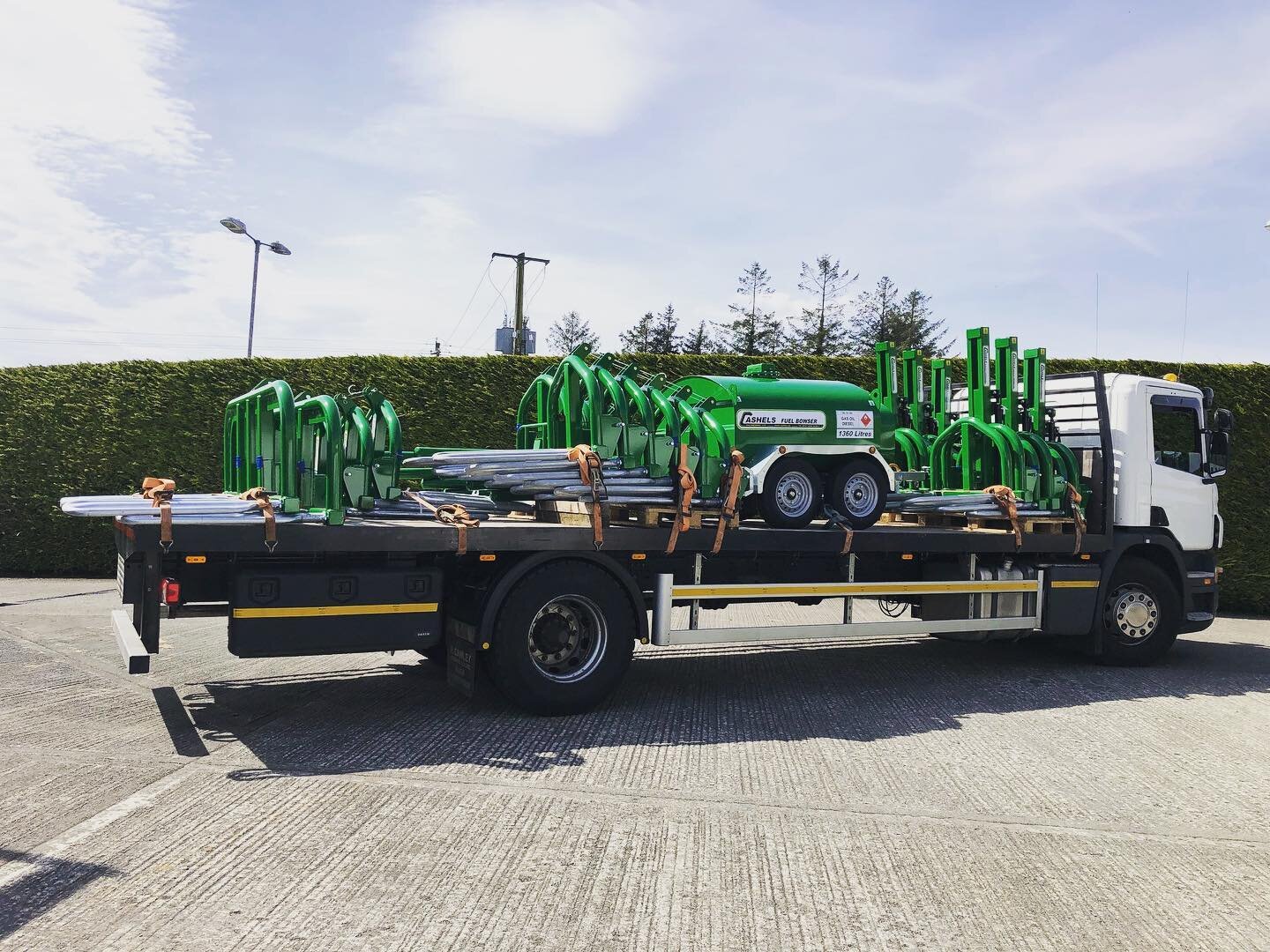 Nice day for a delivery 🚛💨

Look out for our bale handling range in fields across the country 🚜

Call, text or DM us to enquire about your nearest Cashels dealer.

#delivery #cashels #balehandling #fuelhandling #balehandlers #fuelbowser #balelifte