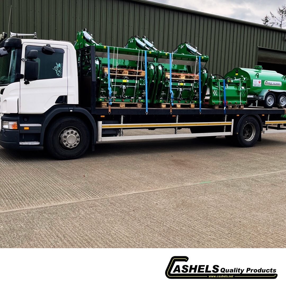 Full load of Bale Cutters, Fork Grabs and Fuel Bowsers heading south 🇮🇪 #cashels #balehandling #balecutter #baleshear #baleknife #winterfeeding #irishfarming #engineering #design #logistics