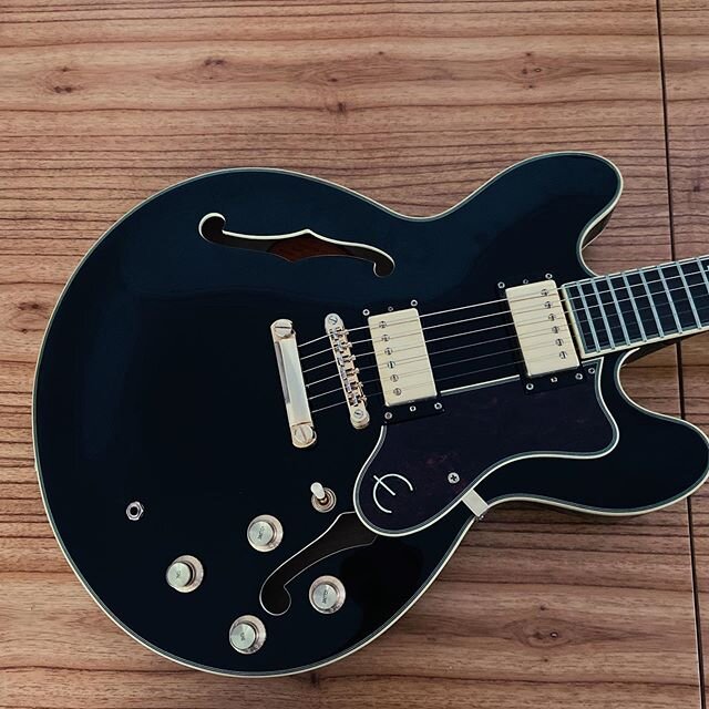 Elsa, an Epiphone Sheraton II Pro which I love for being a fantastic smooth guitar and because it&rsquo;s an original model not from Gibson. I&rsquo;m planning at some point to swap the pickups with a set of phat cats 🐱 .

Click on my bio link @mart