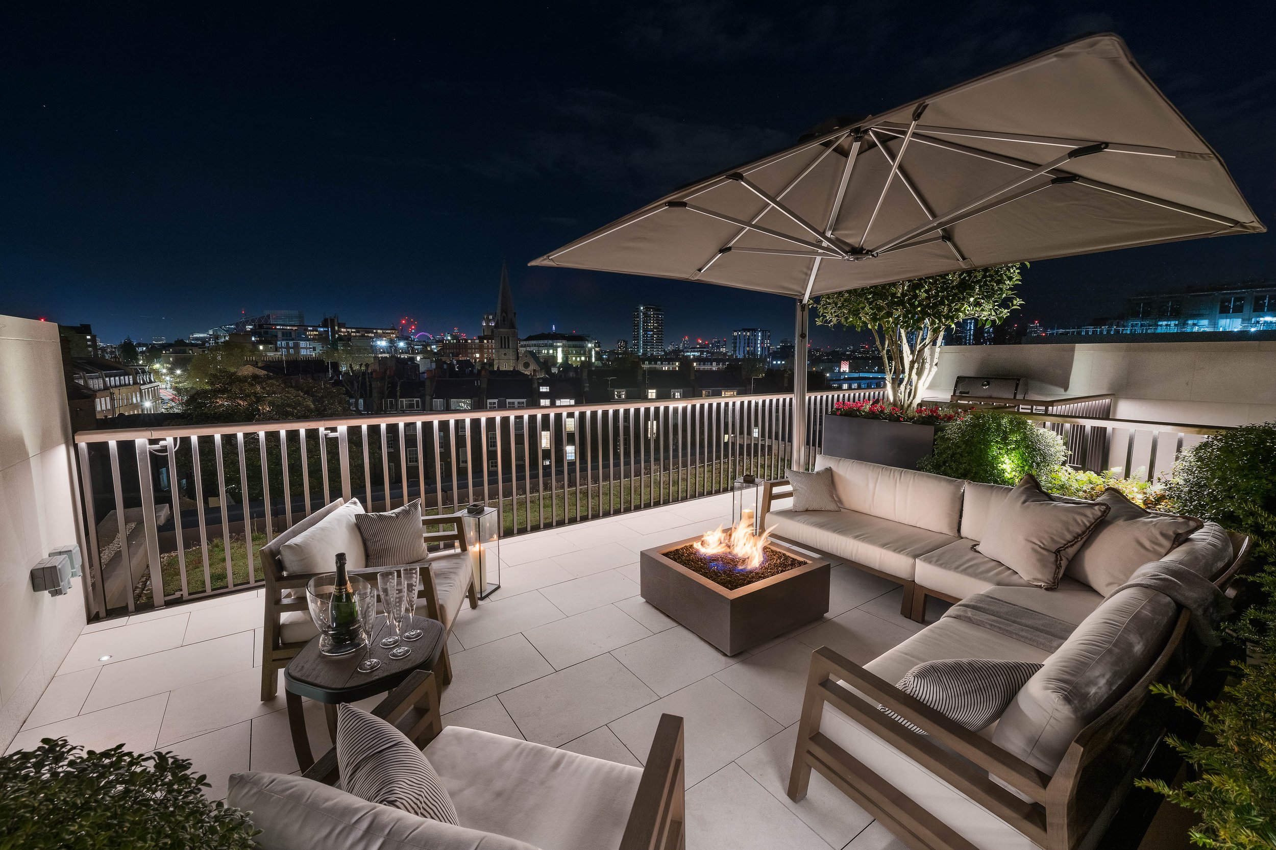2_WhistlerSquare_Terrace_AWinship-4759-03.jpg