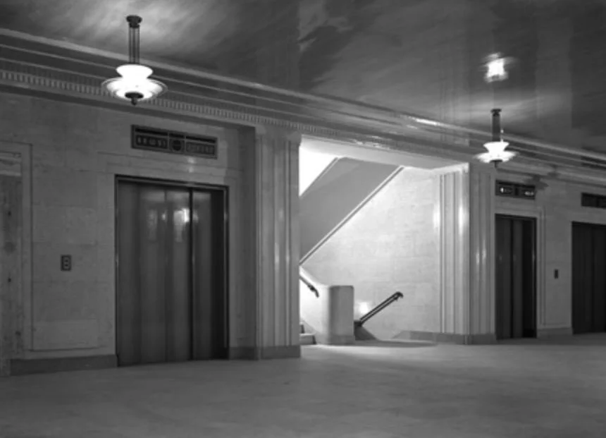 80 Strand-HistoricPhotoLiftLobby.JPG