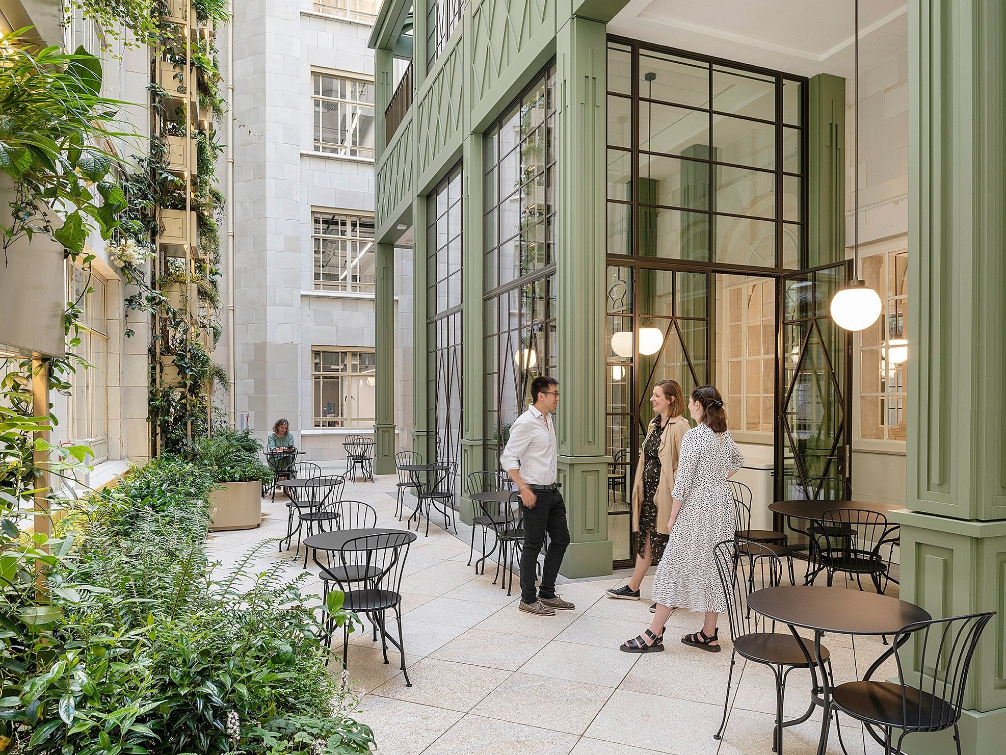 2016_EightyStrand_Int_Courtyard_01_AM.jpg