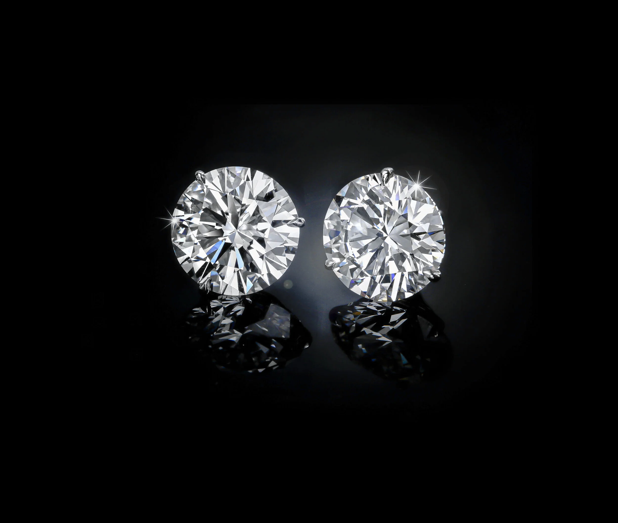 DIAMOND STUDS