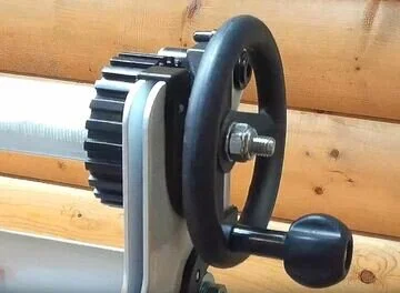 Handwheel Spinning on Pole