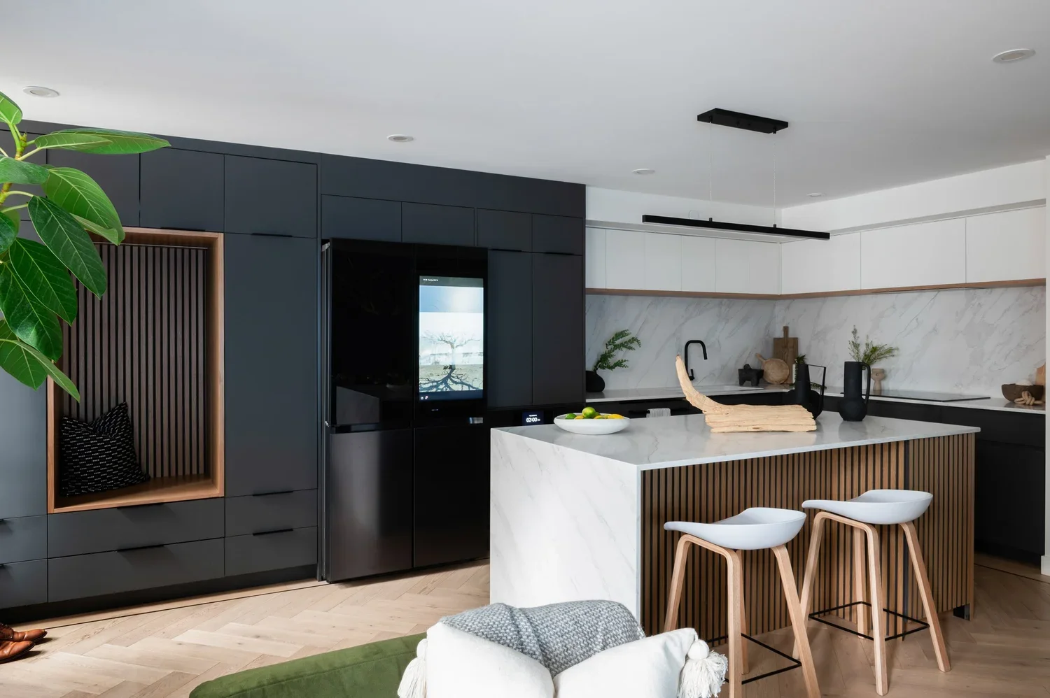 Custom kitchen remodel with island seating – Roka Projects Vancouver