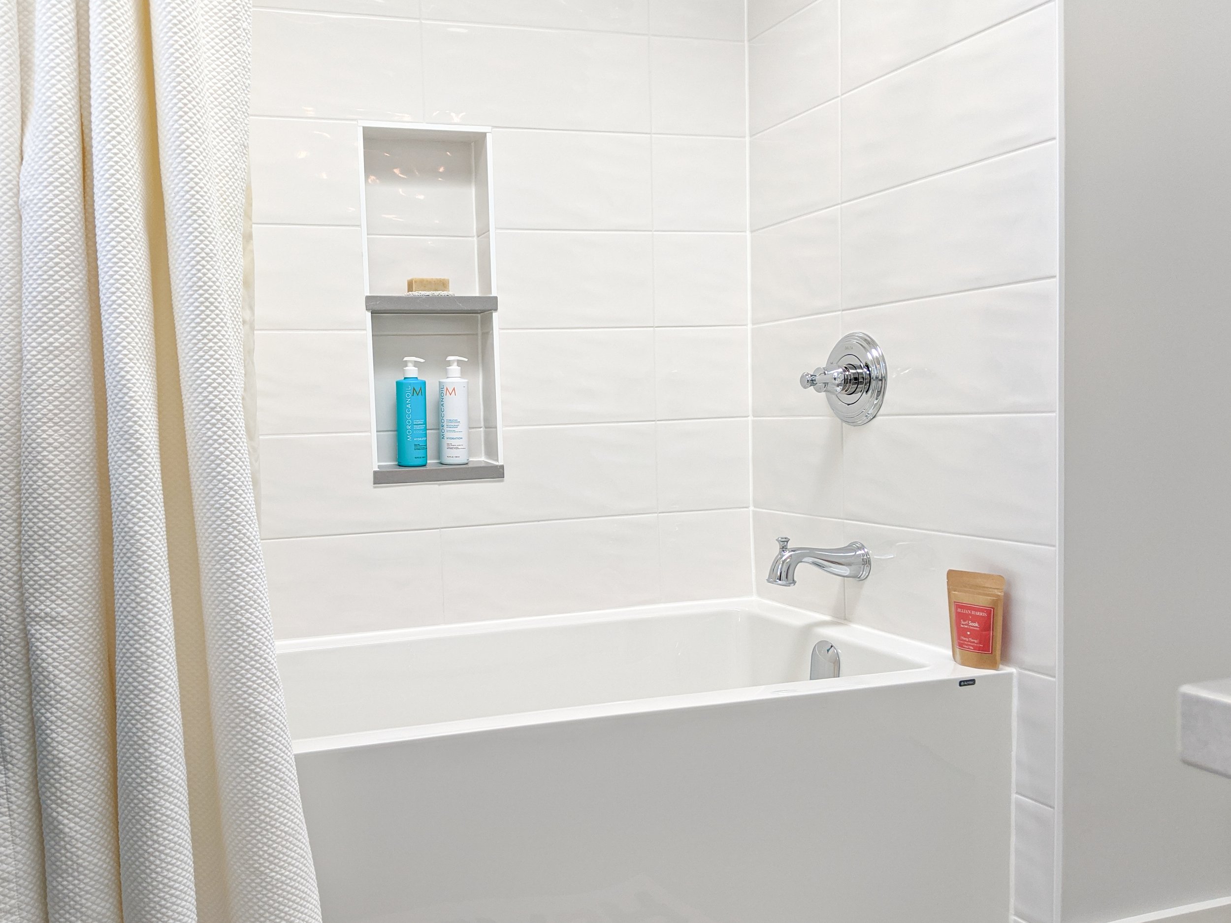 Roka_Cloverdale_Bathroom-30.jpg
