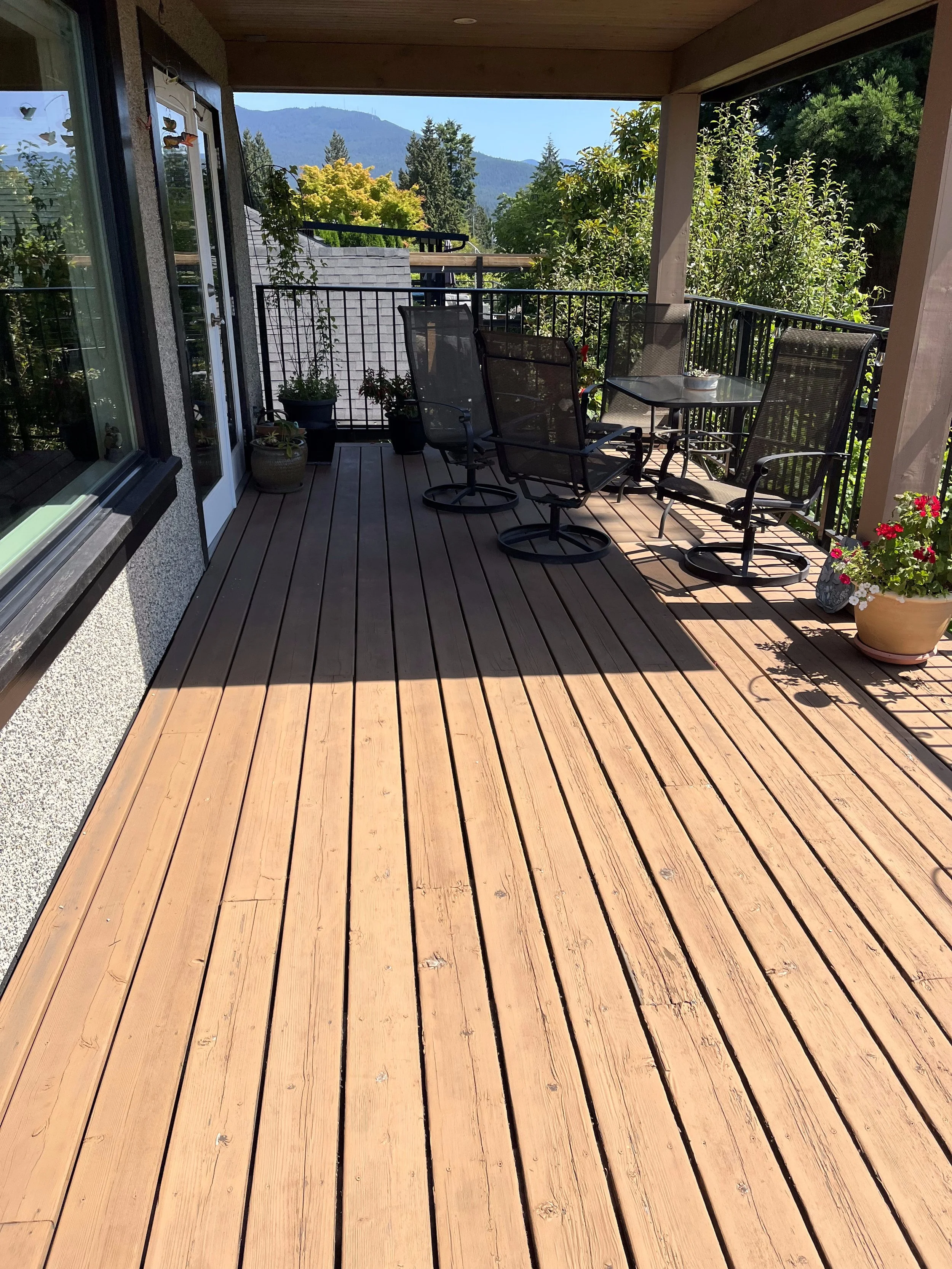 north-vancouver-composite-deck-replacement - Before - 07.jpg
