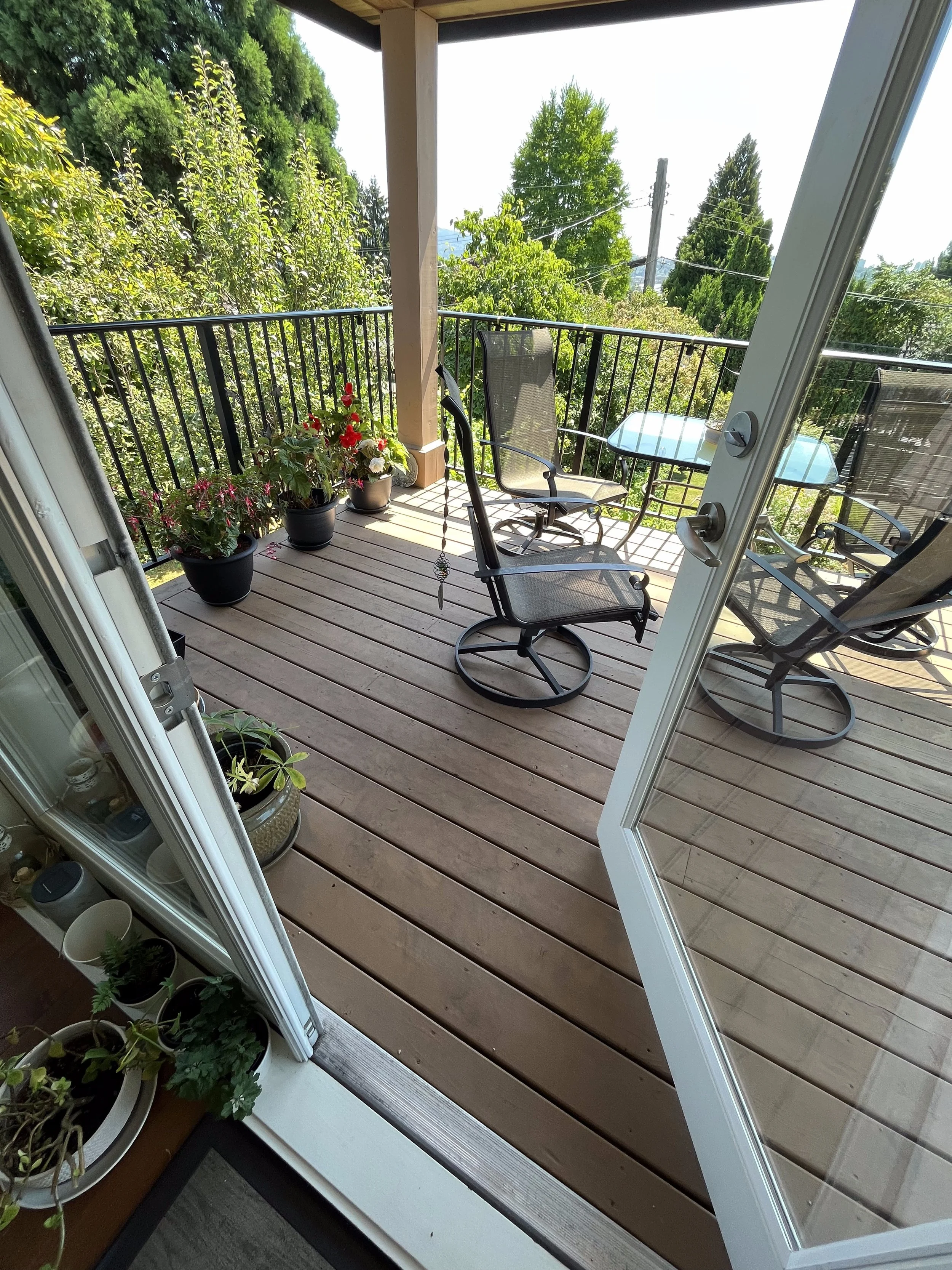north-vancouver-composite-deck-replacement - Before - 08.jpg