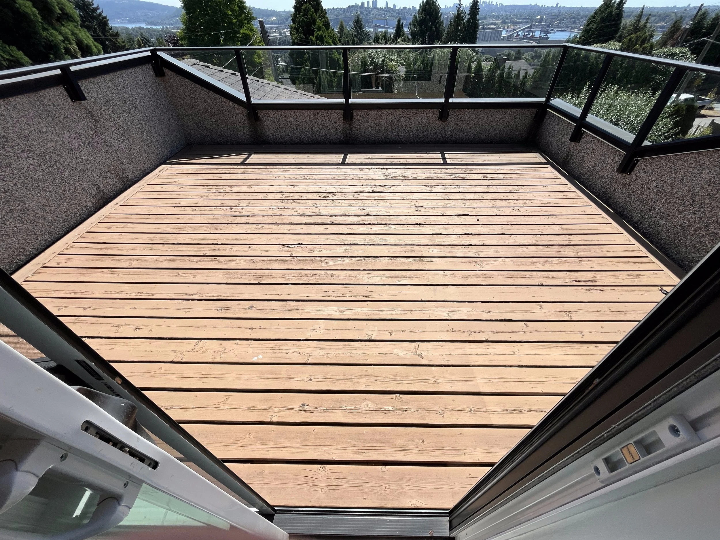 north-vancouver-composite-deck-replacement - Before - 10.jpg