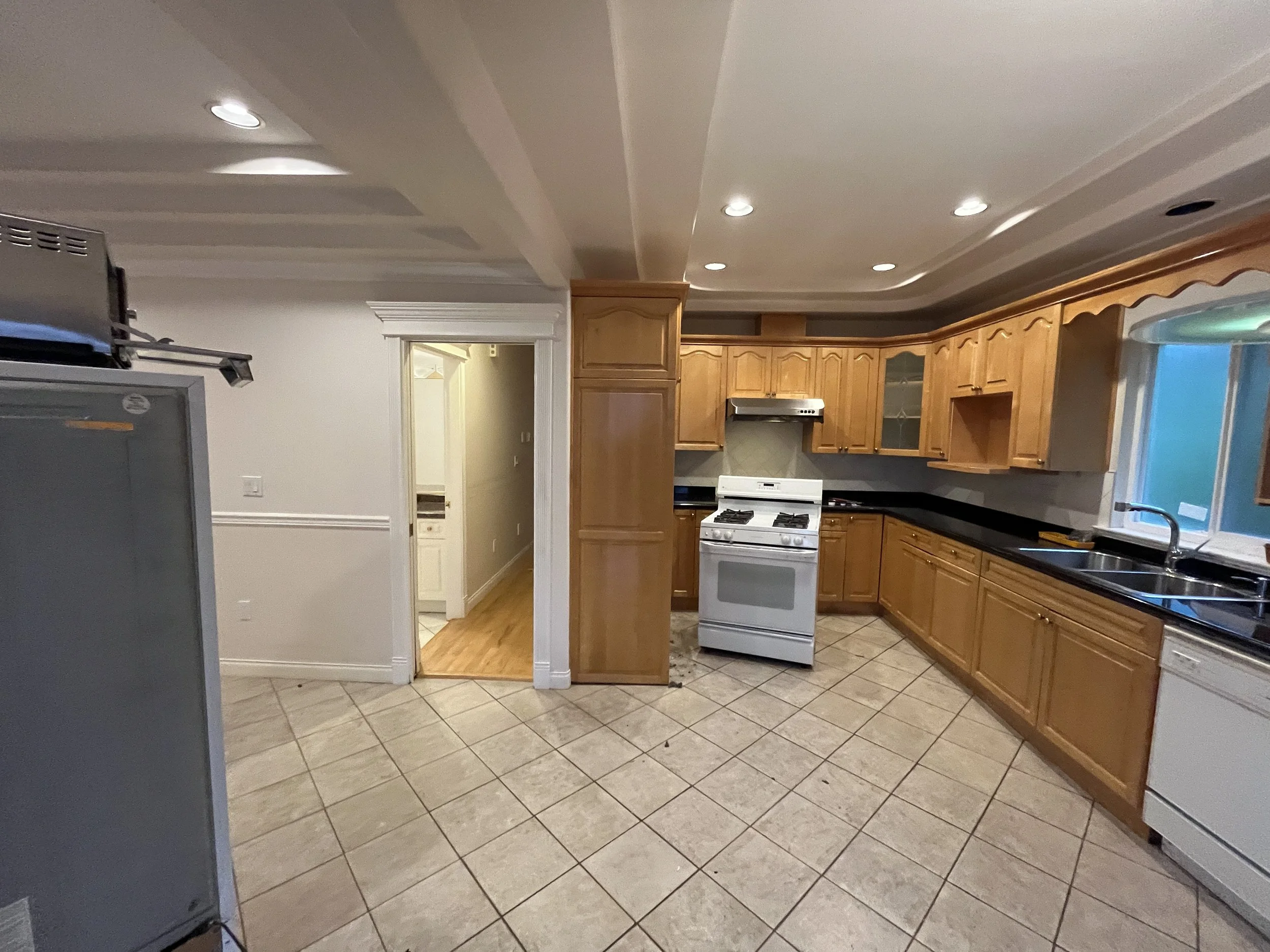 burnaby-open-concept-full-home-renovation - Before - 01.jpg