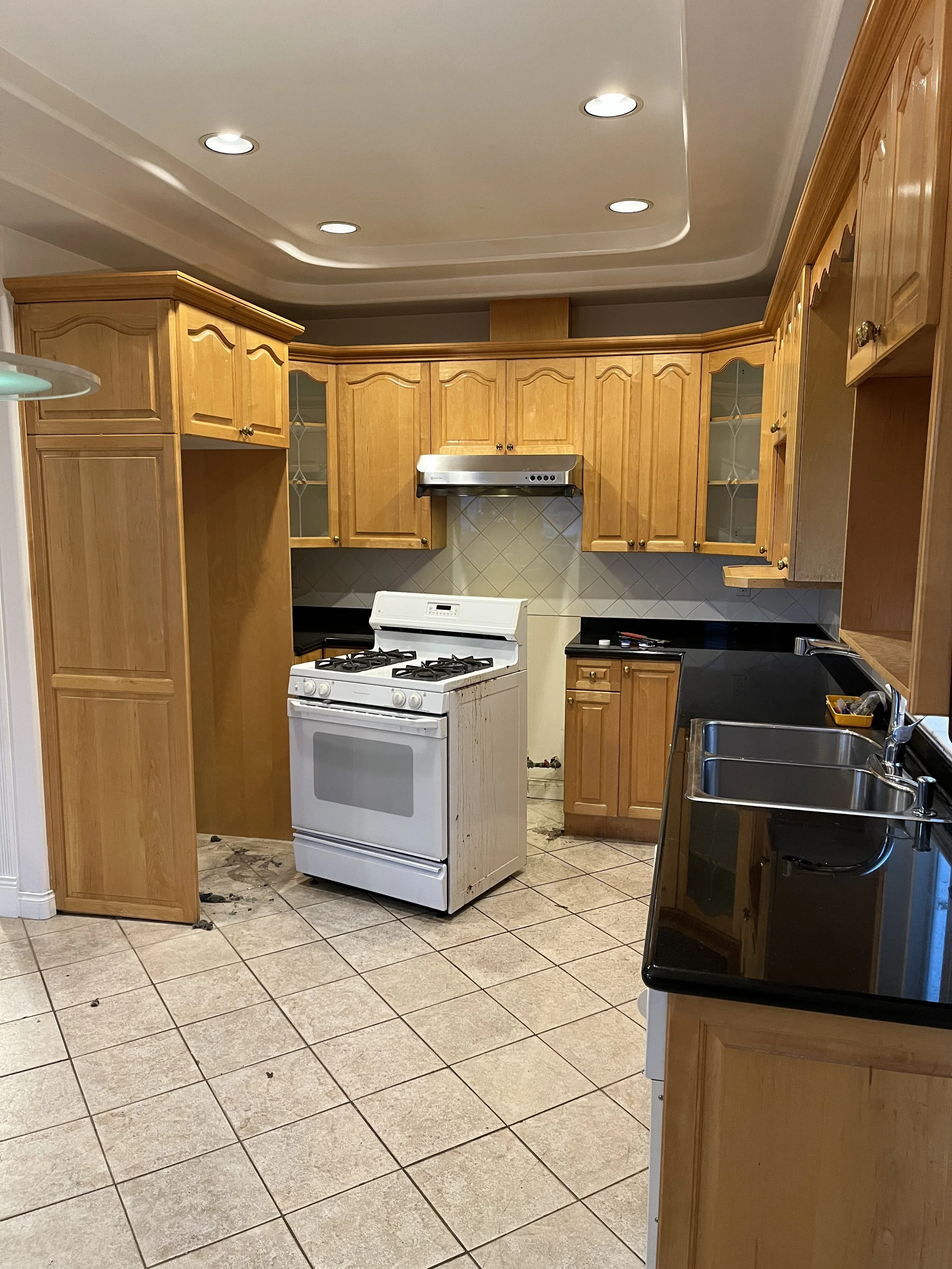burnaby-open-concept-full-home-renovation - Before - 02.jpg