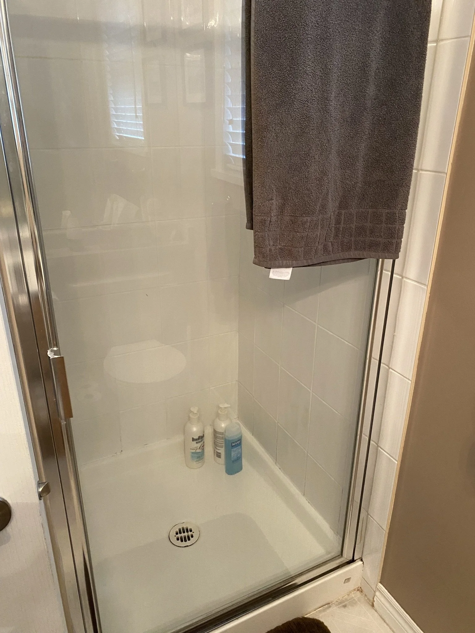 surrey-three-bathroom-refresh - Before - 01.jpeg