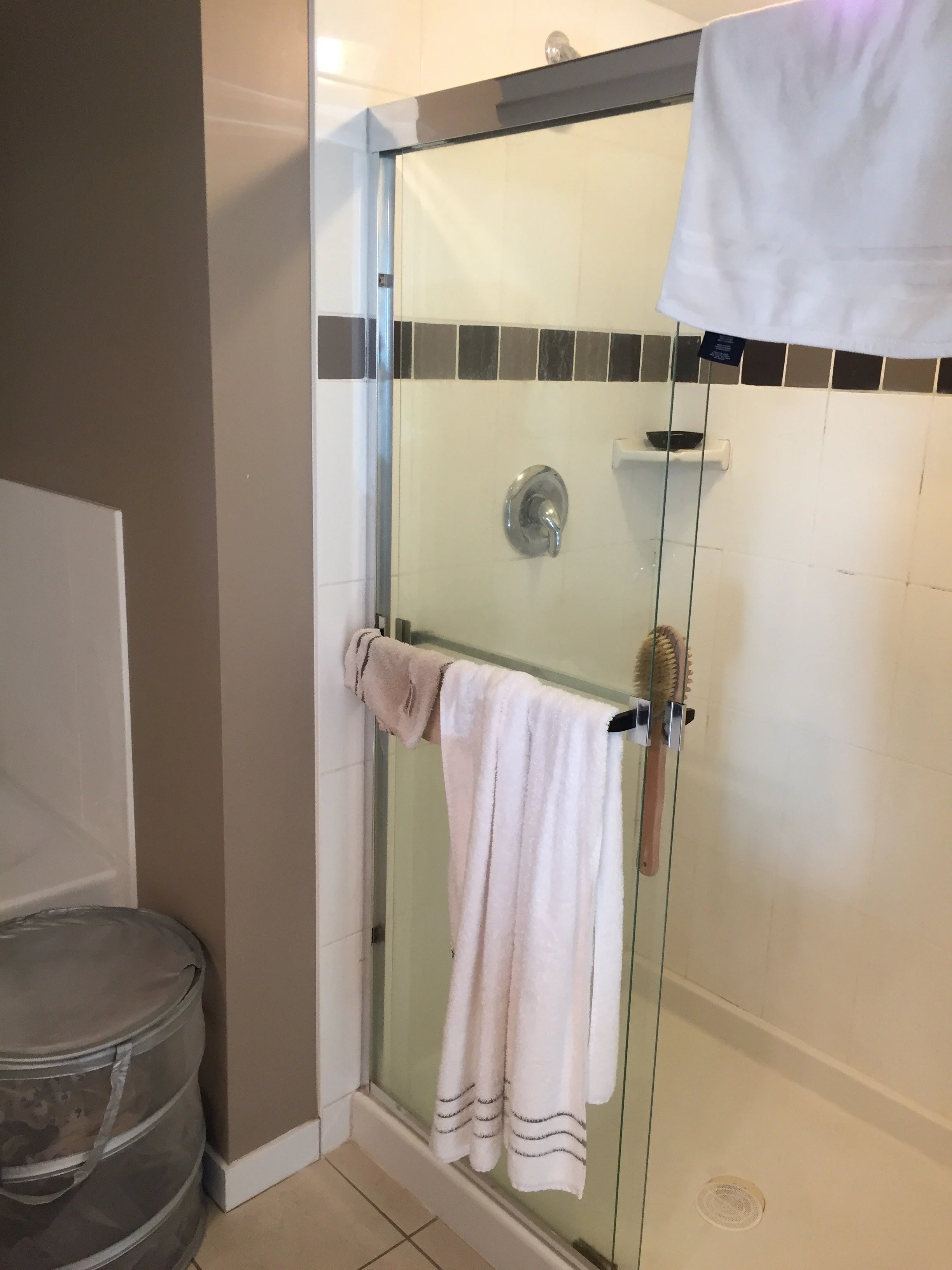 false-creek-condo-renovation - Before - 03.jpg