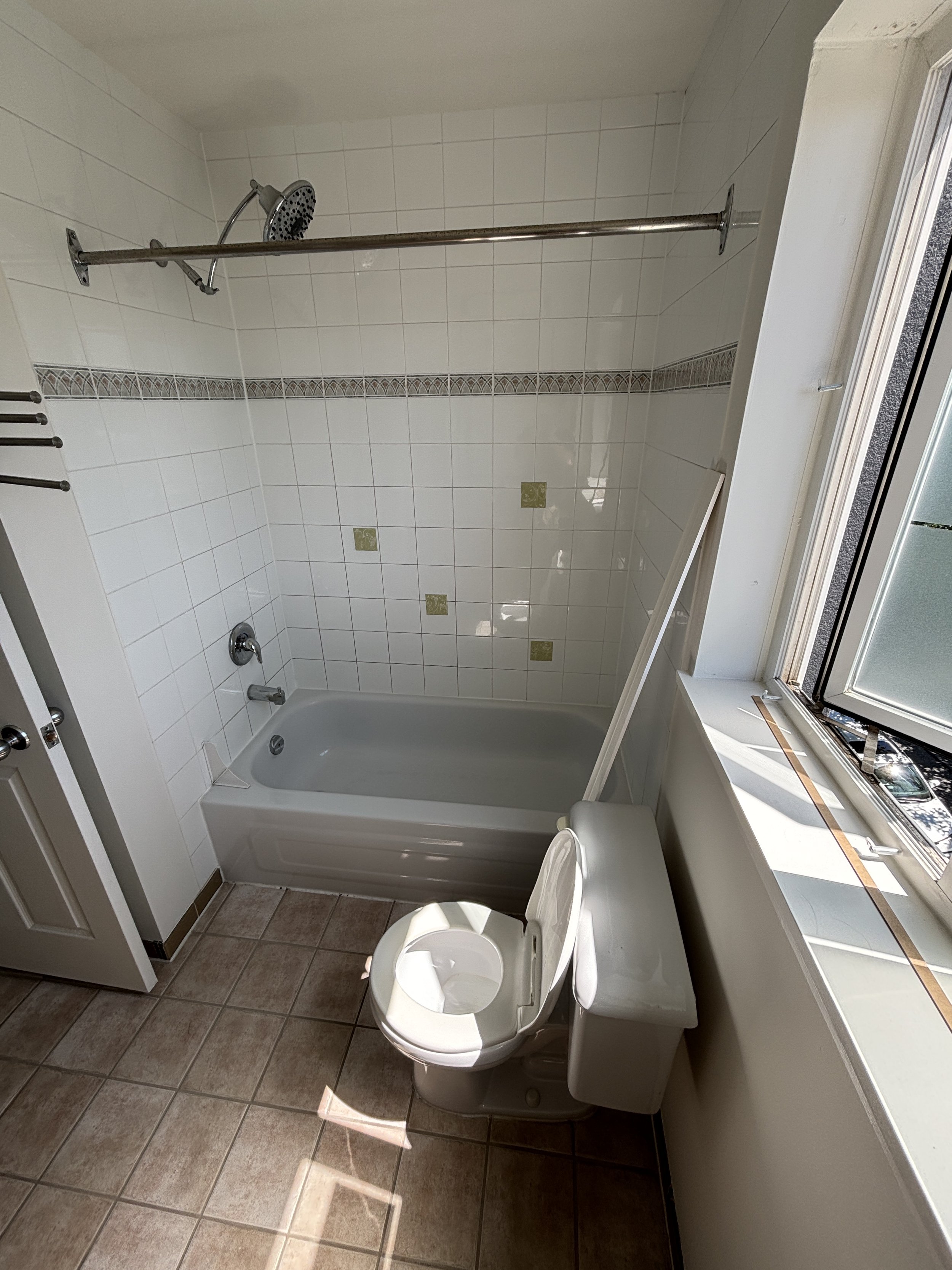 east-vancouver-bathroom-renovation - Before - 01.jpg