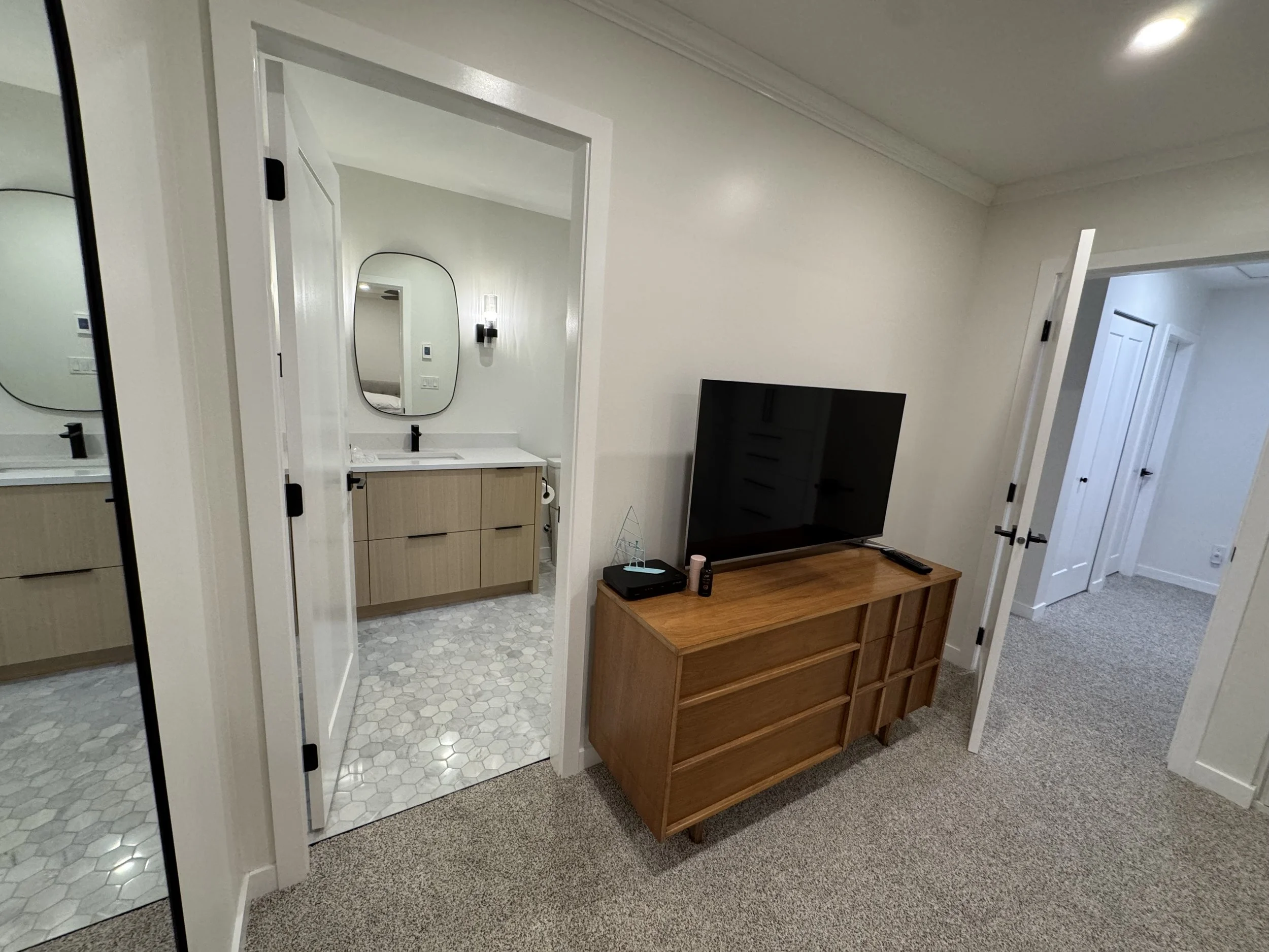lynn-valley-townhouse-ensuite-conversion - After - 21.jpg