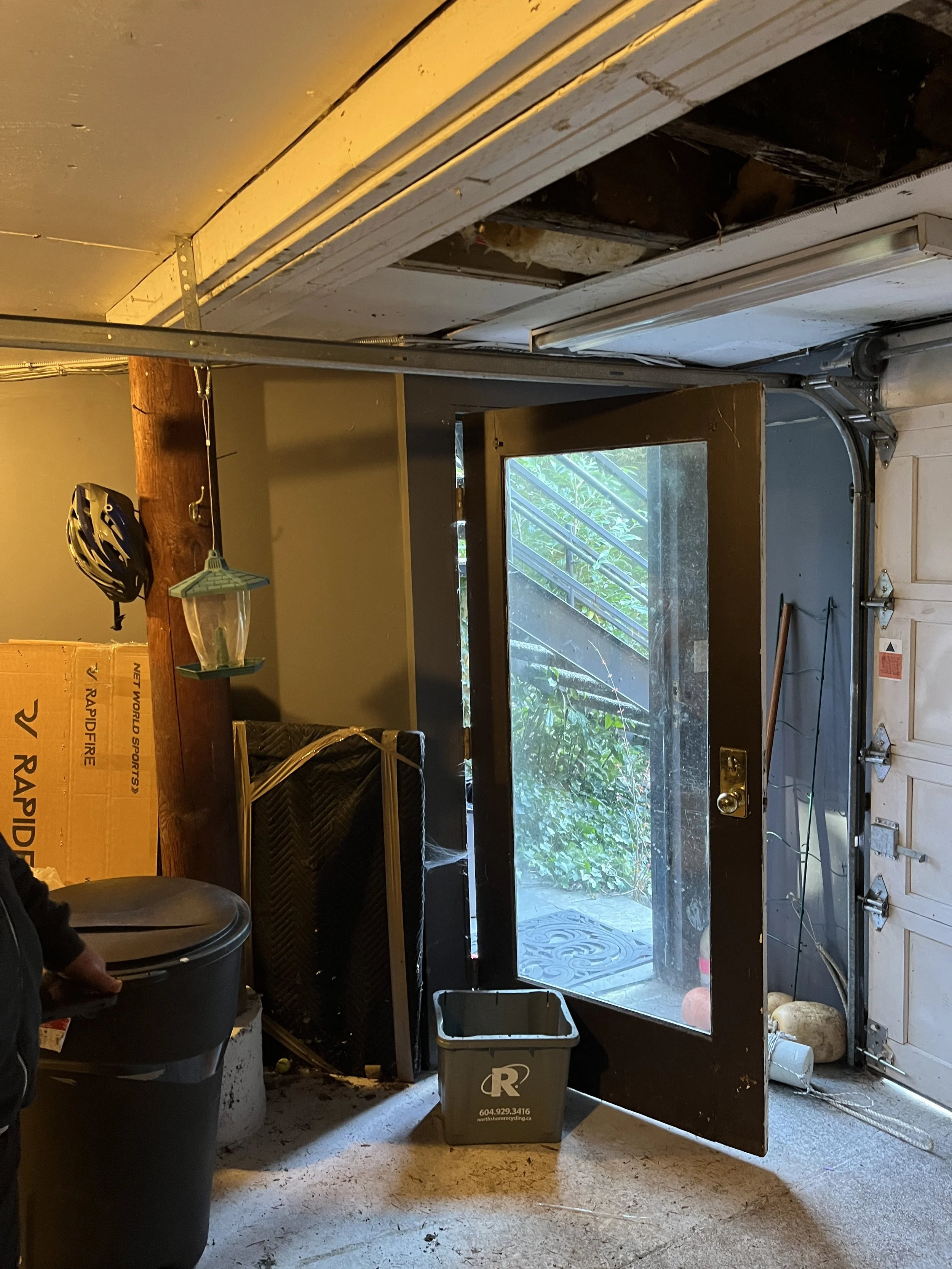 west-vancouver-exterior-renovation - Before - 02.jpg