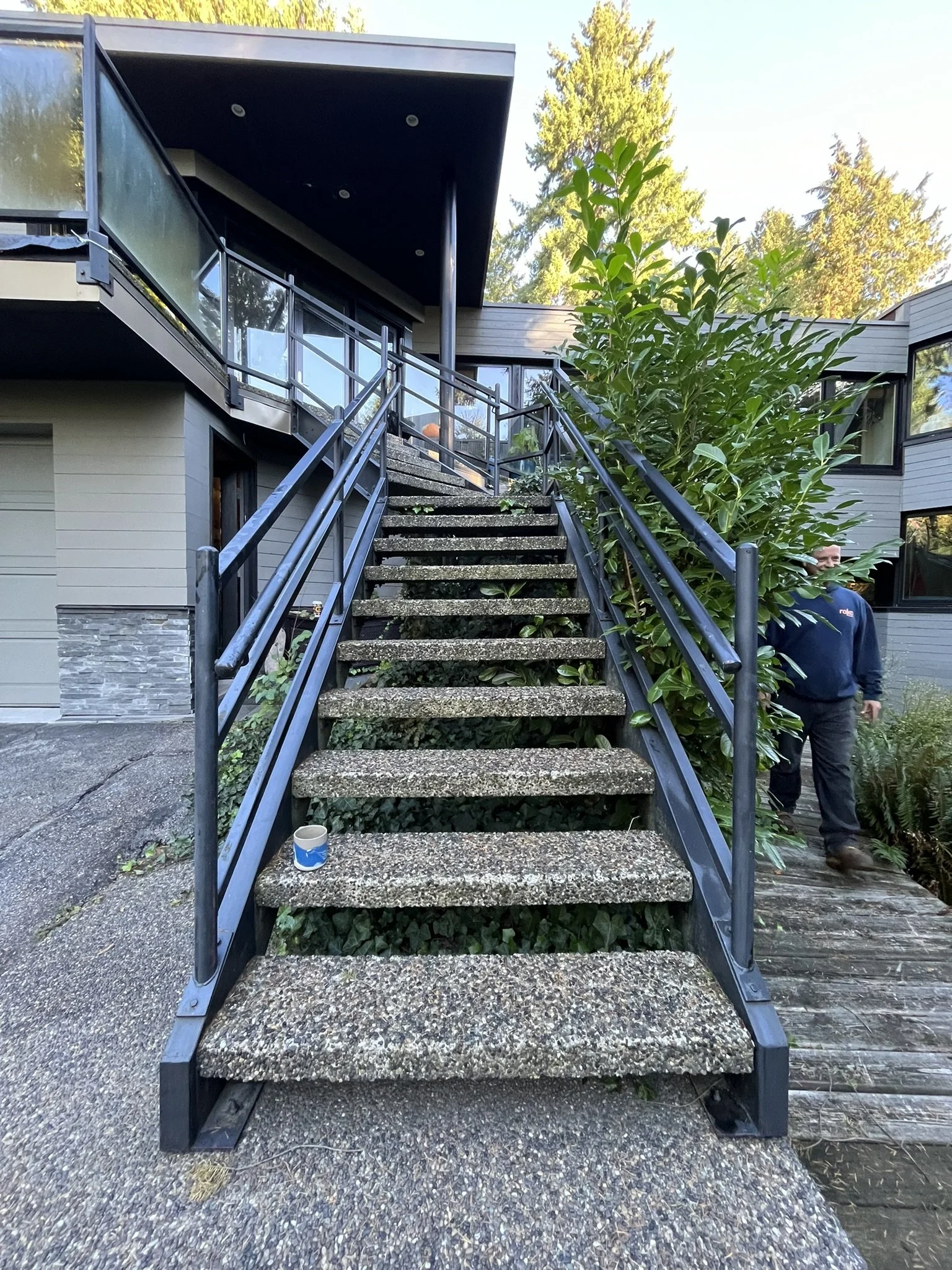 west-vancouver-exterior-renovation - Before - 06.jpg
