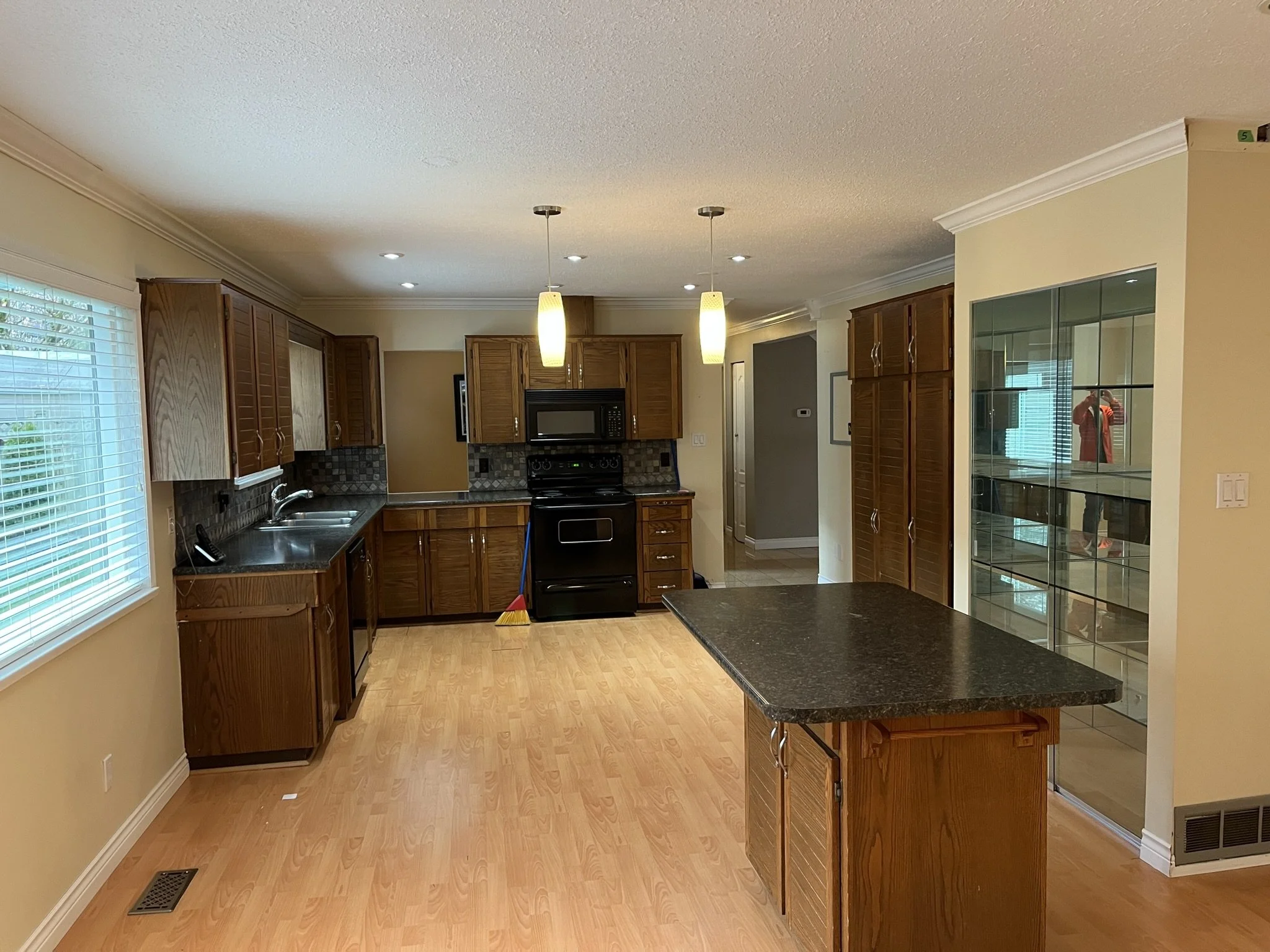 delta-home-renovation - Before - 03.jpg