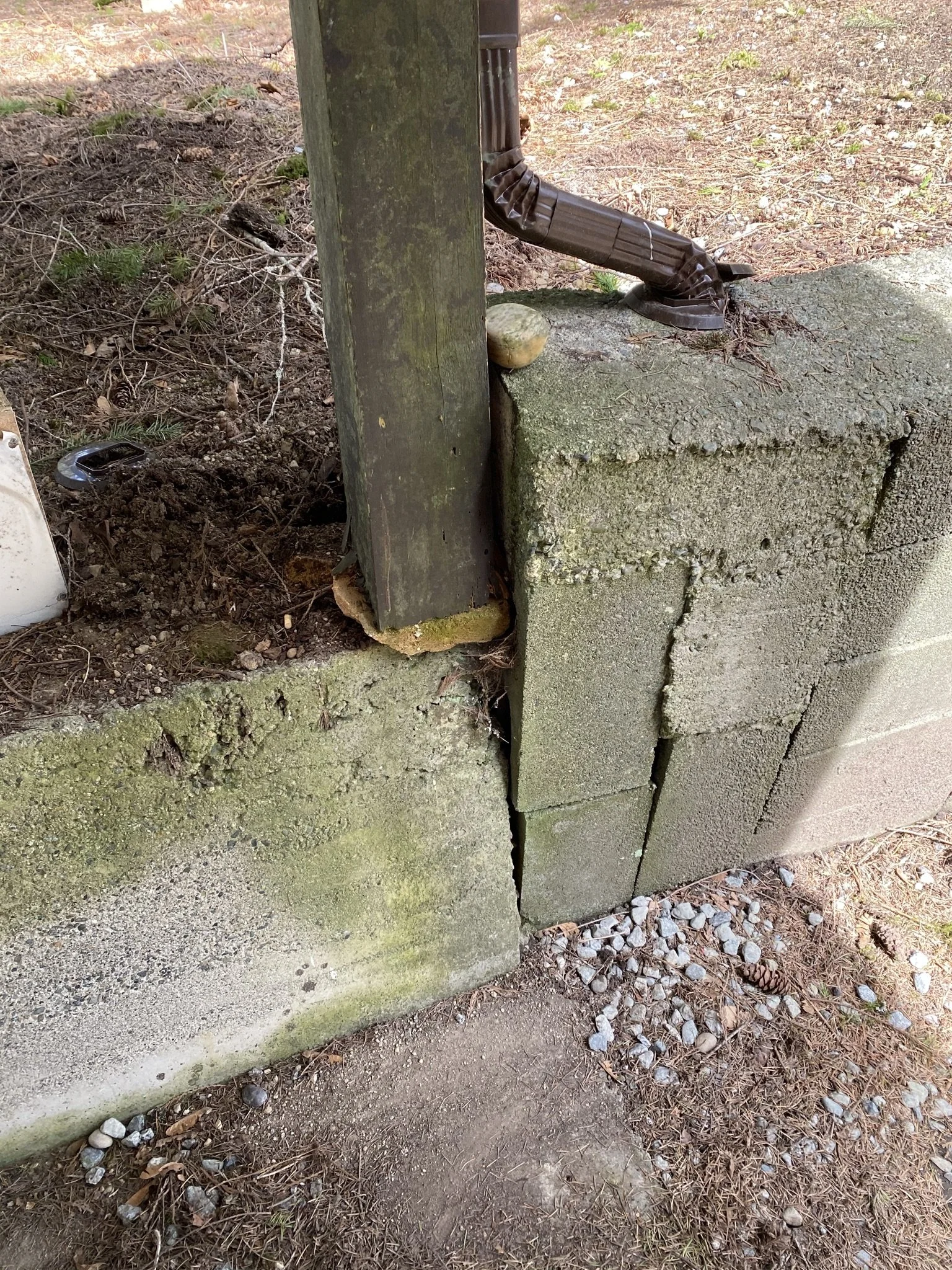 pitt-meadows-retaining-wall-repair - Before - 18.jpg