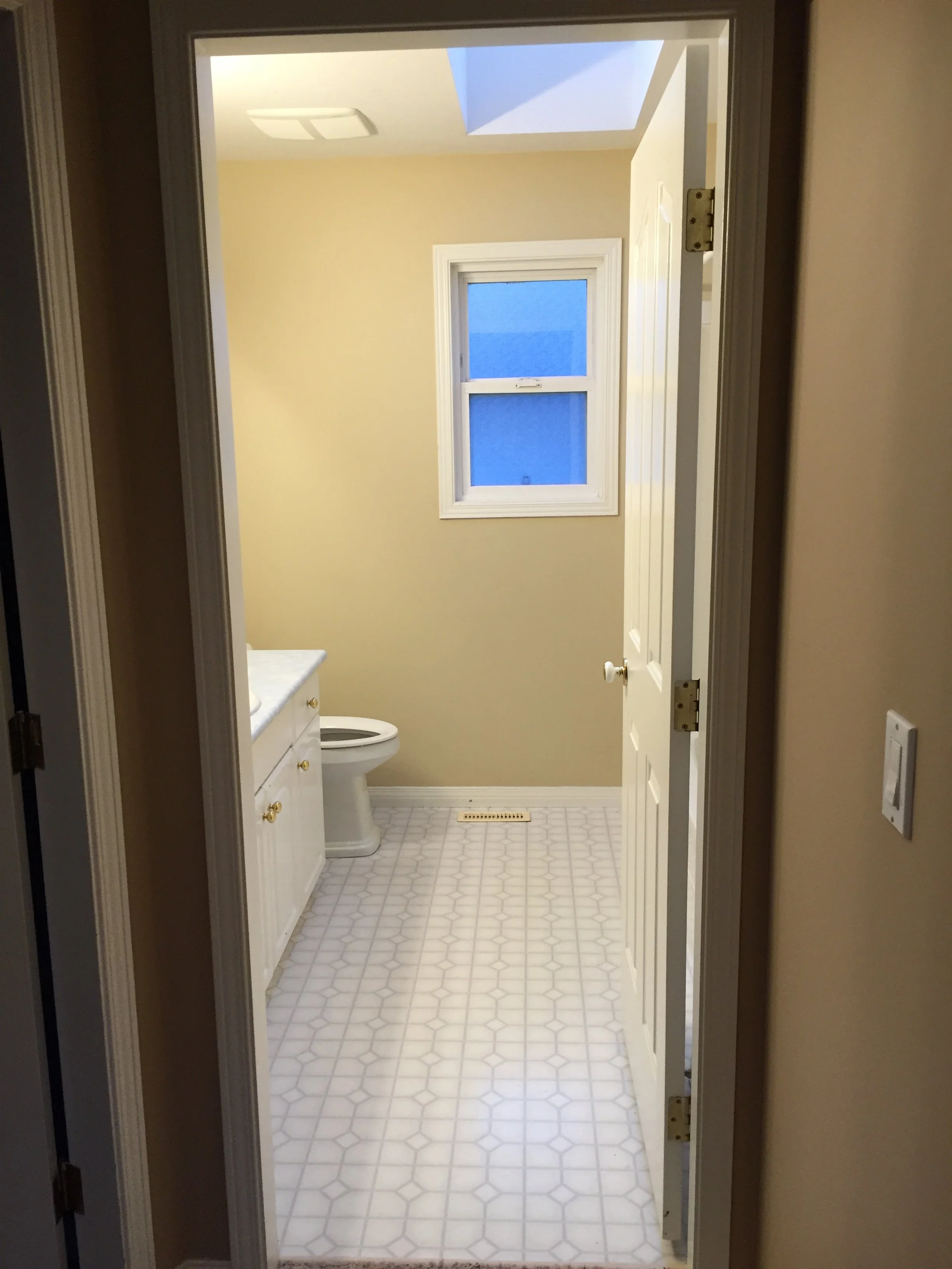 cloverdale-kids-bathroom-renovation - Before - 01.jpg