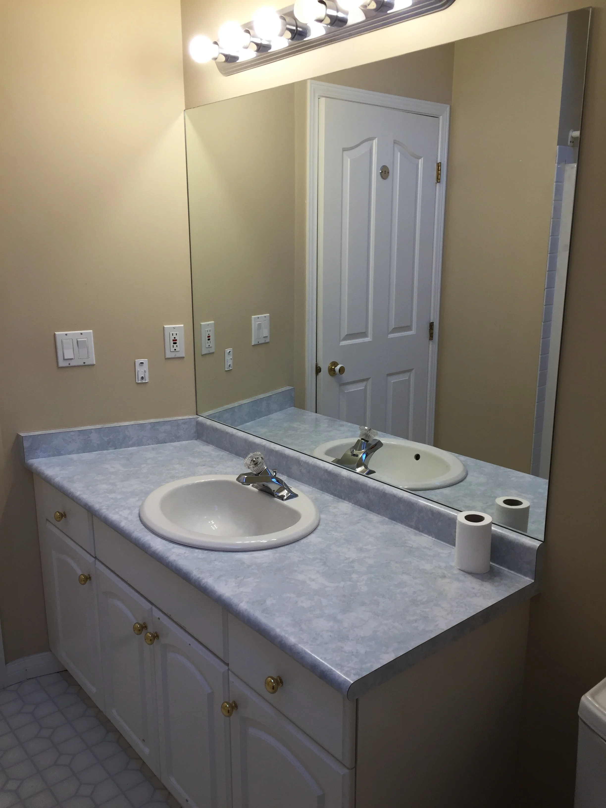 cloverdale-kids-bathroom-renovation - Before - 05.jpg