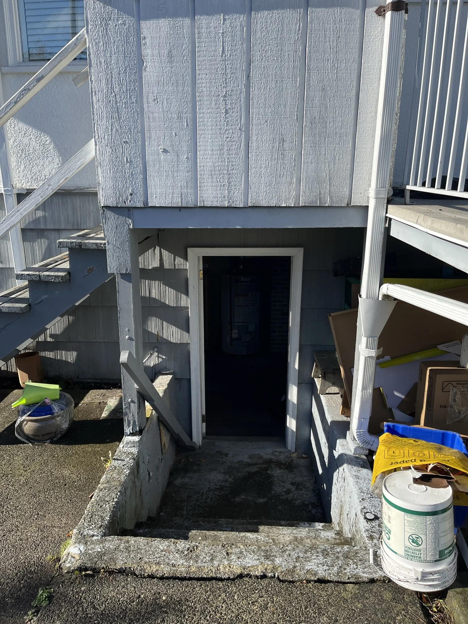 east-vancouver-basement-suite-conversion - Before - 02.jpg