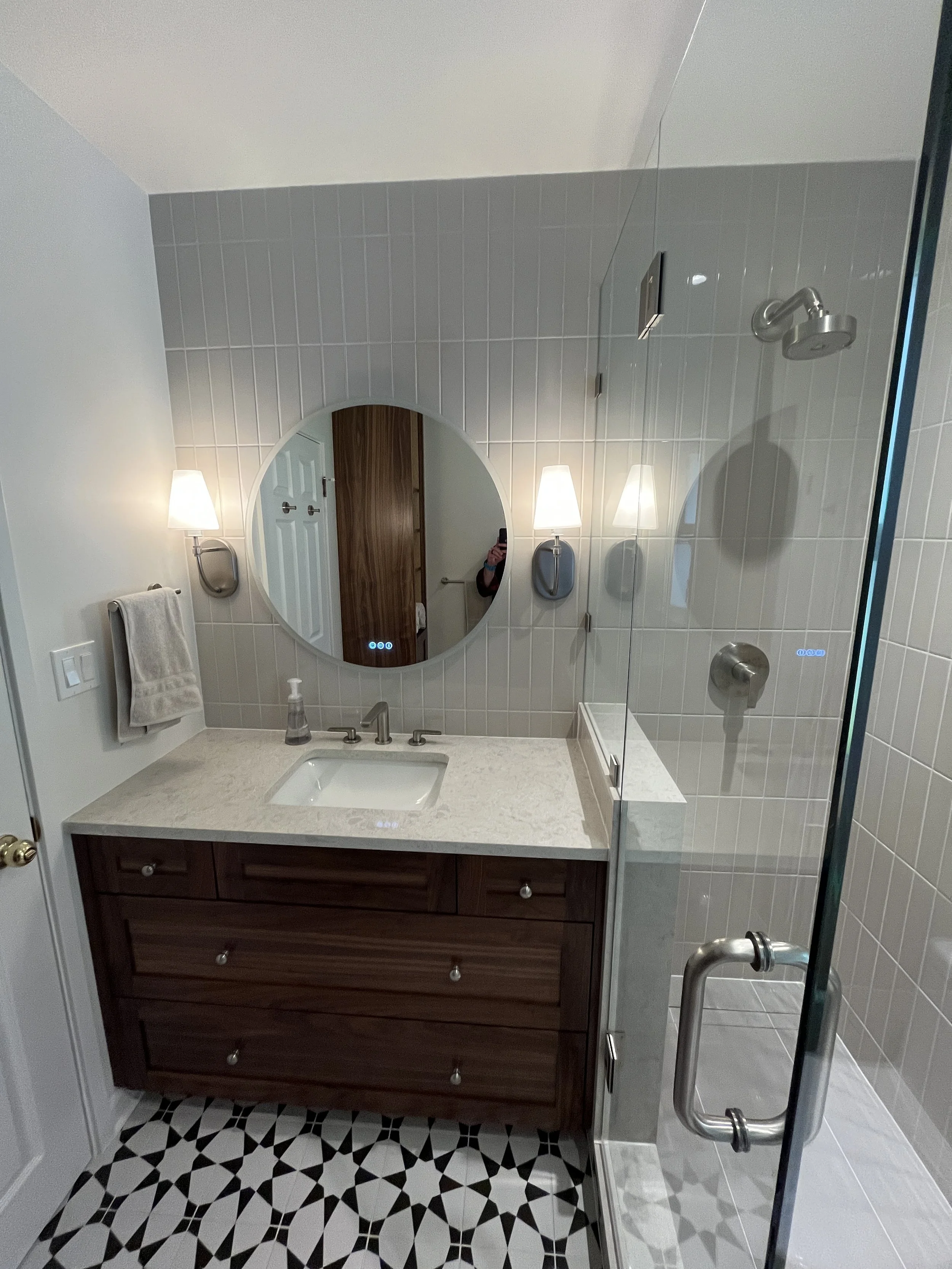 north-vancouver-galley-kitchen-bathroom-renovation - After - 09.jpg