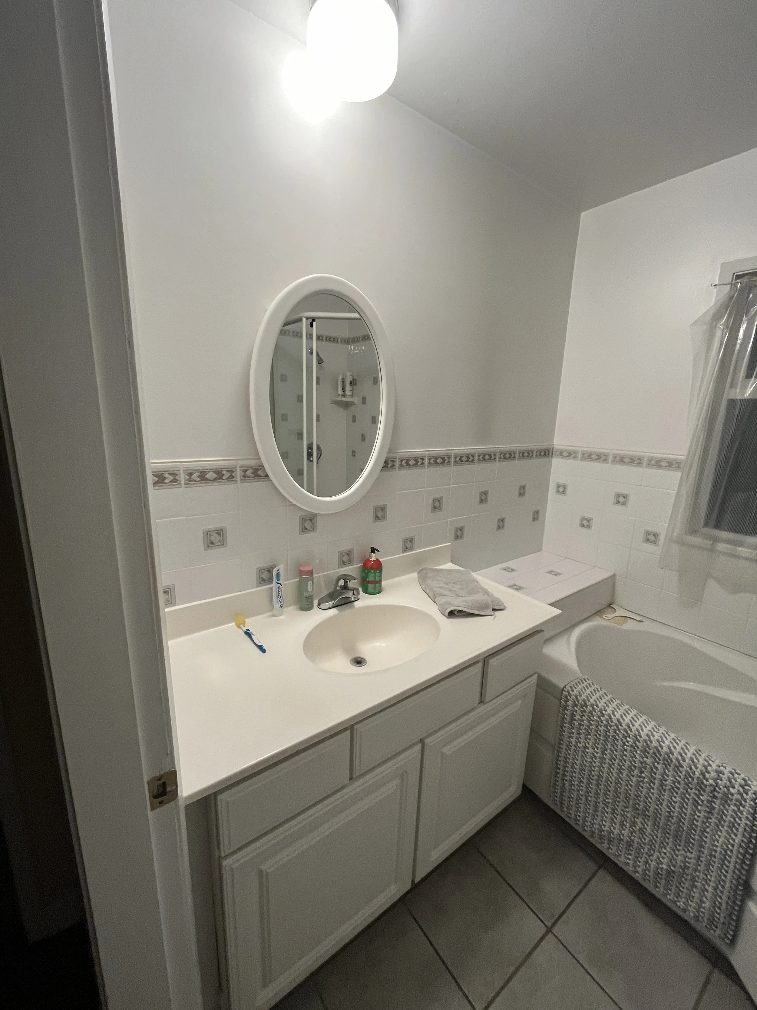 north-vancouver-galley-kitchen-bathroom-renovation - Before - 03.jpg