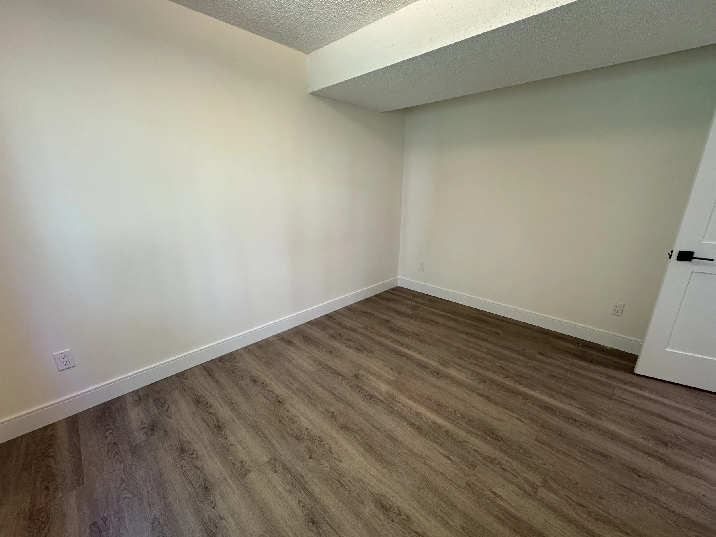lynn-valley-split-level-interior-renovation - After - 03.jpg