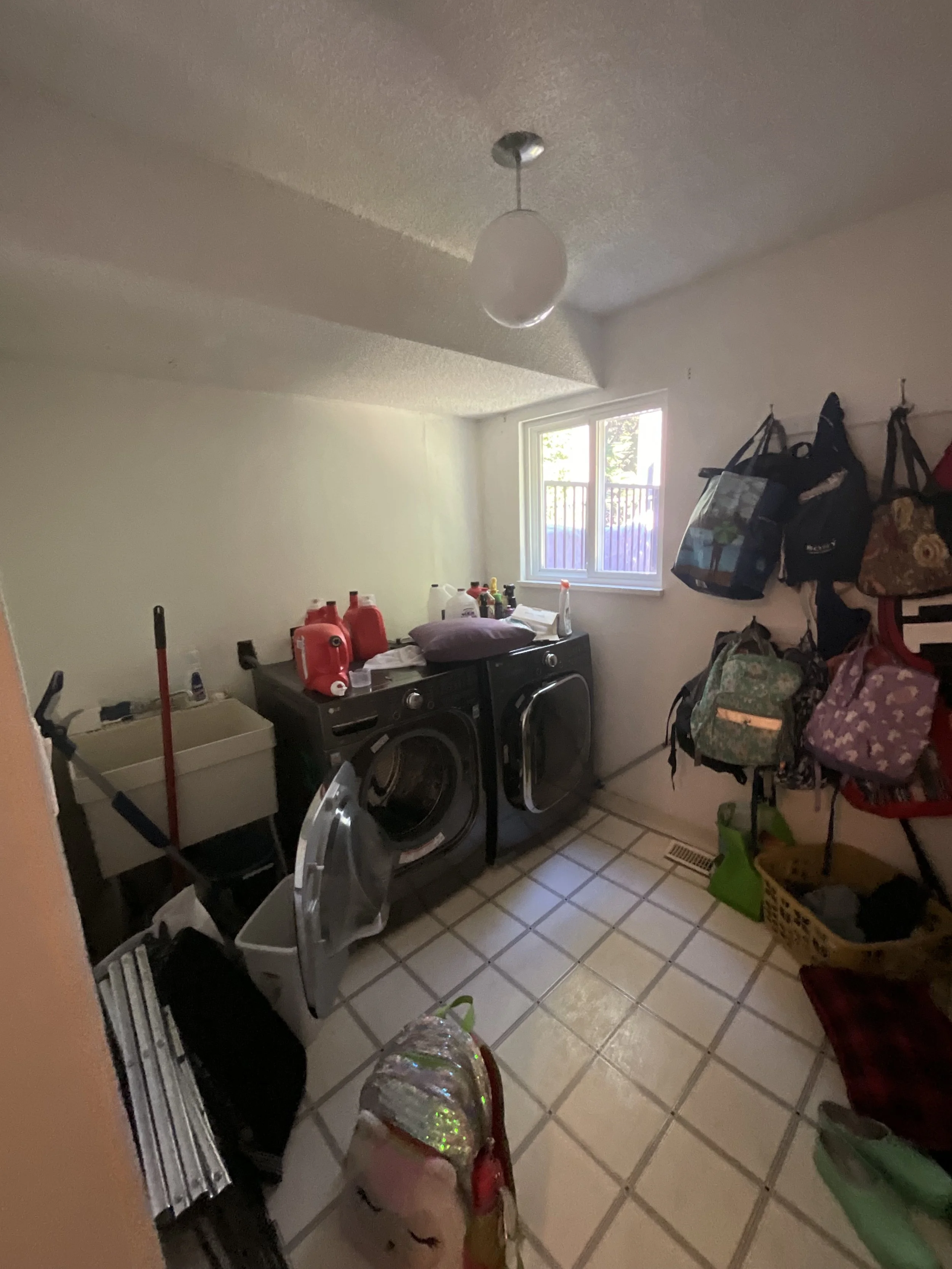 lynn-valley-split-level-interior-renovation - Before - 01.jpg