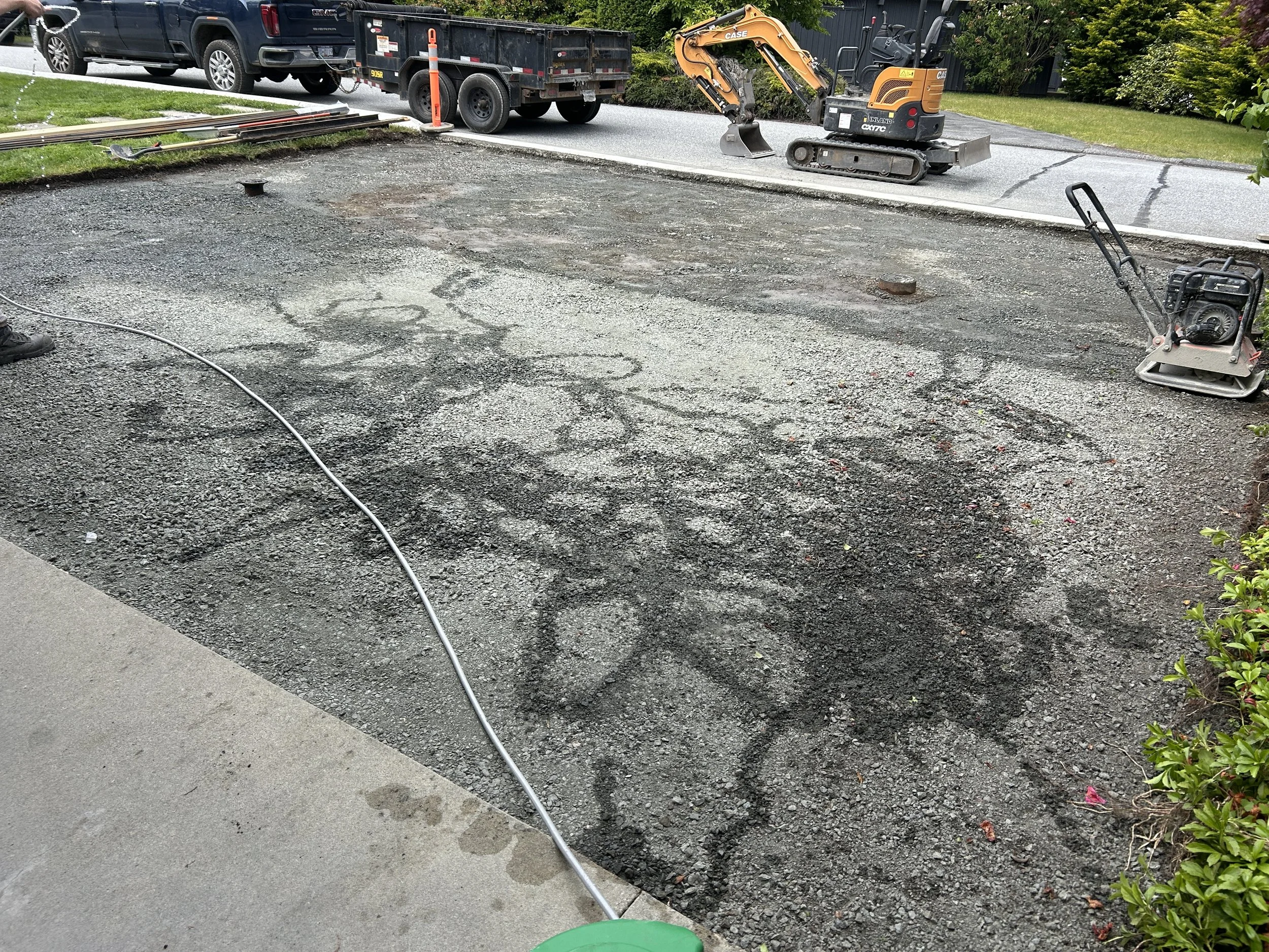 edgemont-concrete-driveway-replacement - Before - 02.jpg