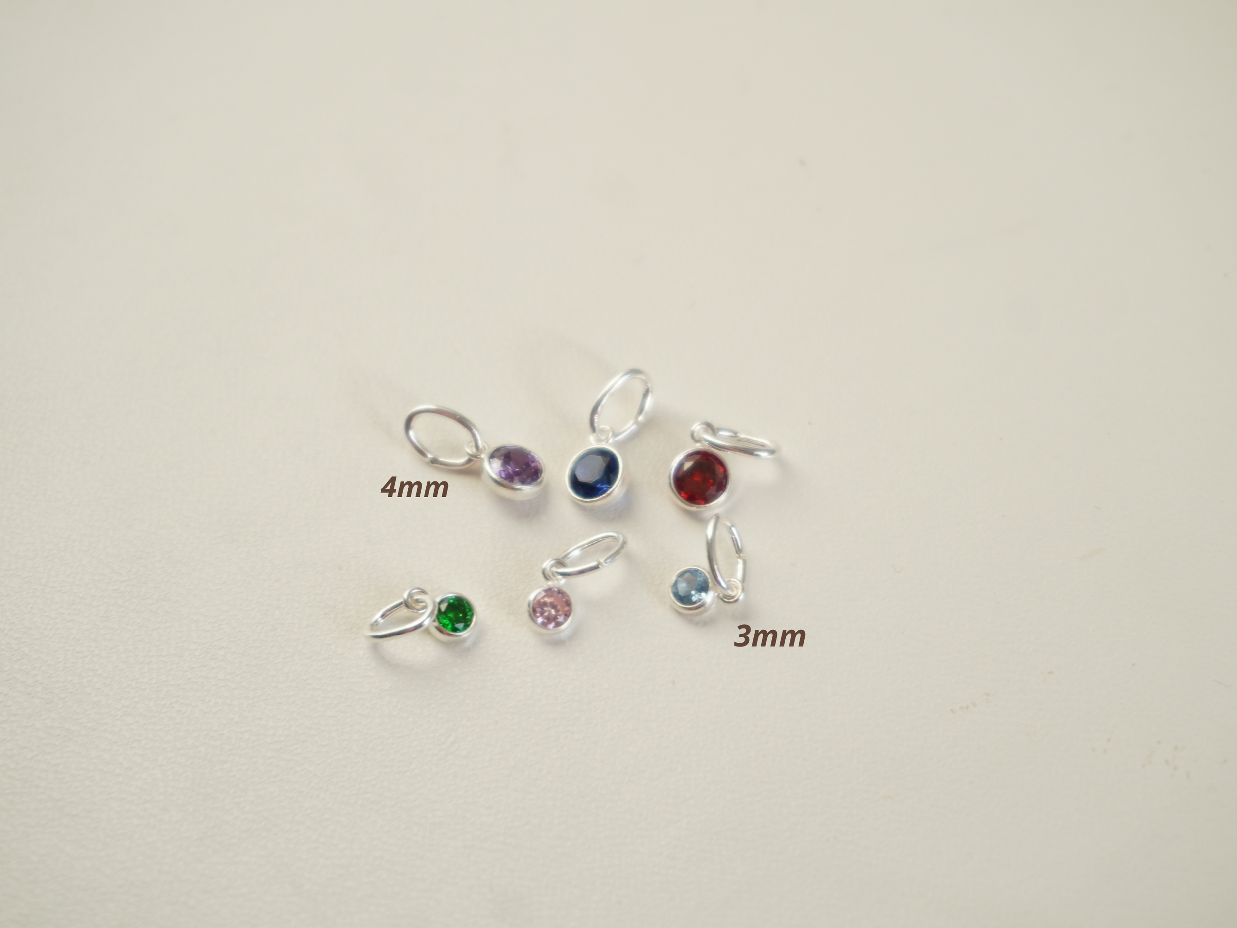 tiny paperclip chain (2700 × 2025 px) (1).png