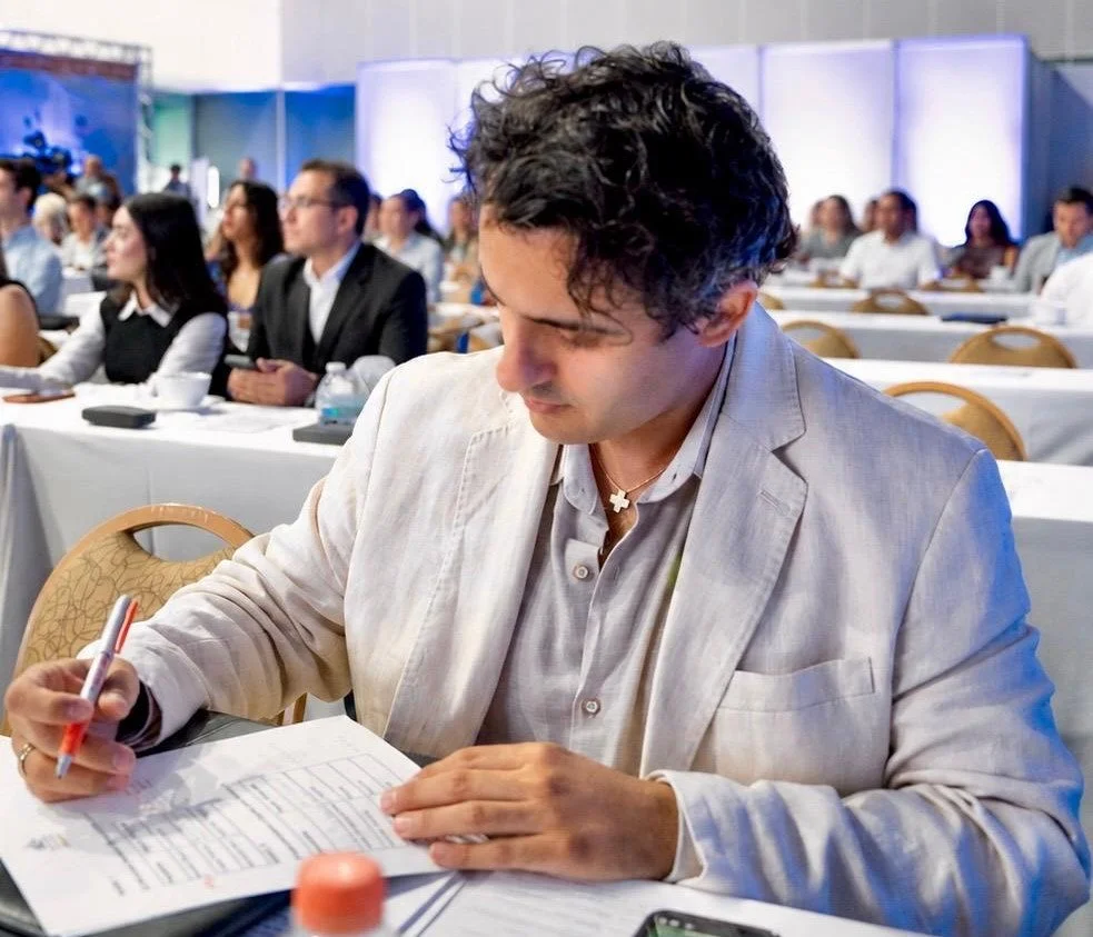 Significa comprender que cada empresa es diferente y que detrás de cada contrato existe una persona con necesidades, expectativas y objetivos particulares