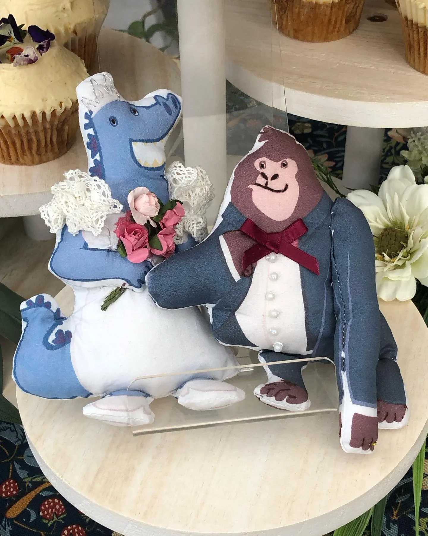 From gorgeous wedding @vanstonia to #picturecamp2024 drawing games and so much more! What a week, so much fun, so much laughter&hellip; @za_zissou @tinamansuwan @talitanozomi @wildinksketch @lomp_de @tilllassmann @krinapatel.art @noa__sauer @tine.sch