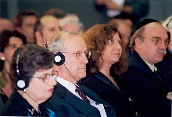  Judith Obermayer, Arthur Obermayer, current Obermayer Awards jury president Sara Nachama at the 2000 Obermayer Awards ceremony. 