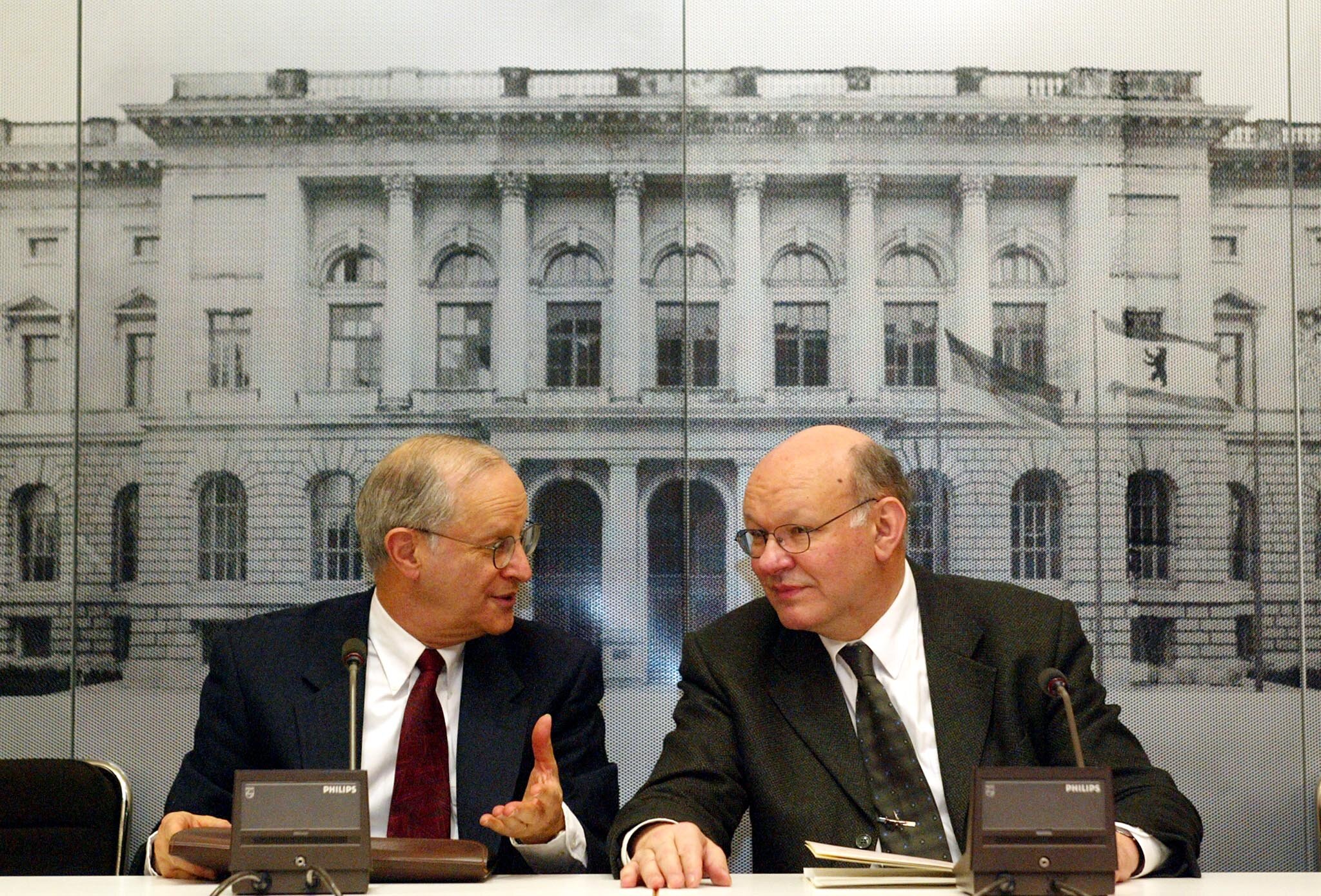 Arthur Obermayer and Walter Momper, then president of the Berlin Parliament, at an Obermayer Awards press conference in 2003. Momper was instrumental in bringing the awards to Parliament. 