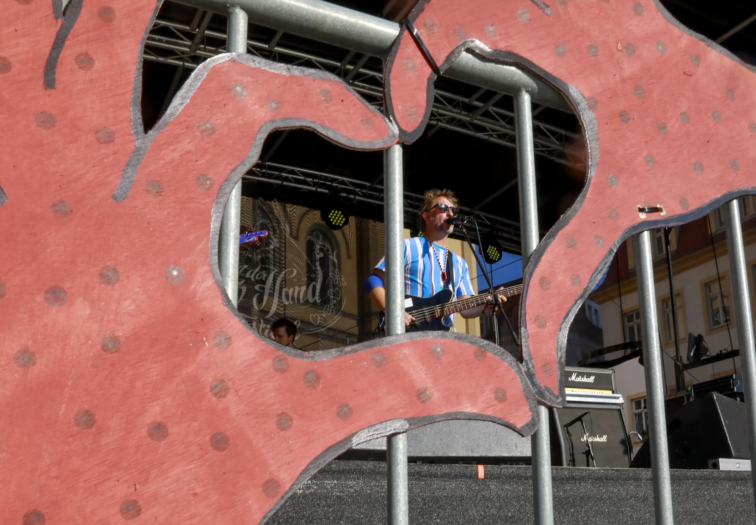 Augen Auf Herz in der Hand festival.jpeg