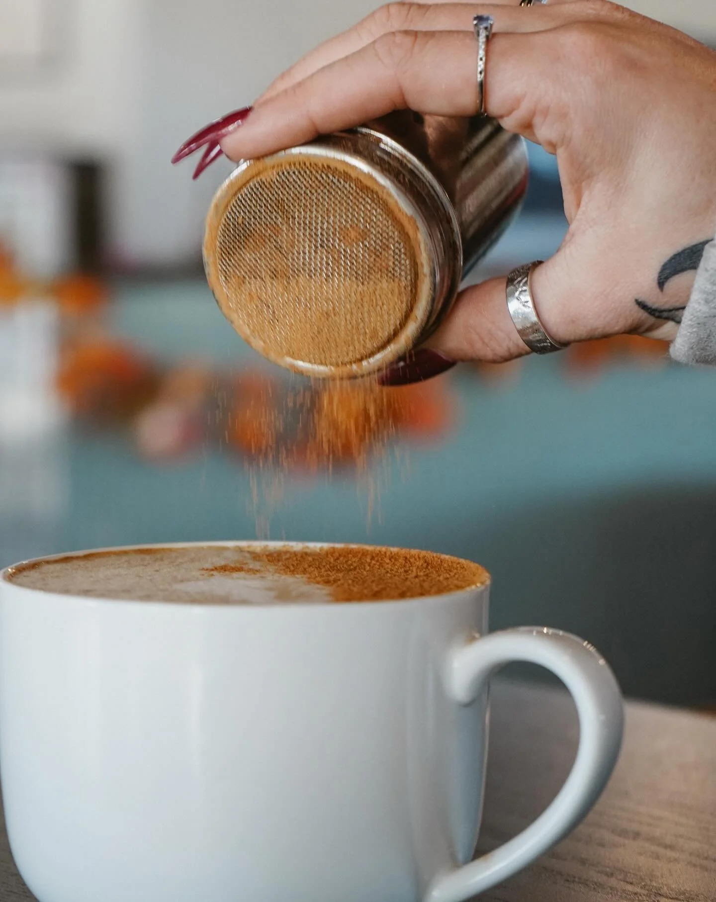 A little sprinkle of cinnamon makes everything better🍂☕️

#cozyseason #siptheseason #coffeeflight #coffeelover #stpetecoffee #tampacoffe #floridacoffeeshop #supportlocal #pumpkinspice #fall #shoplocal #dtsp #theblend