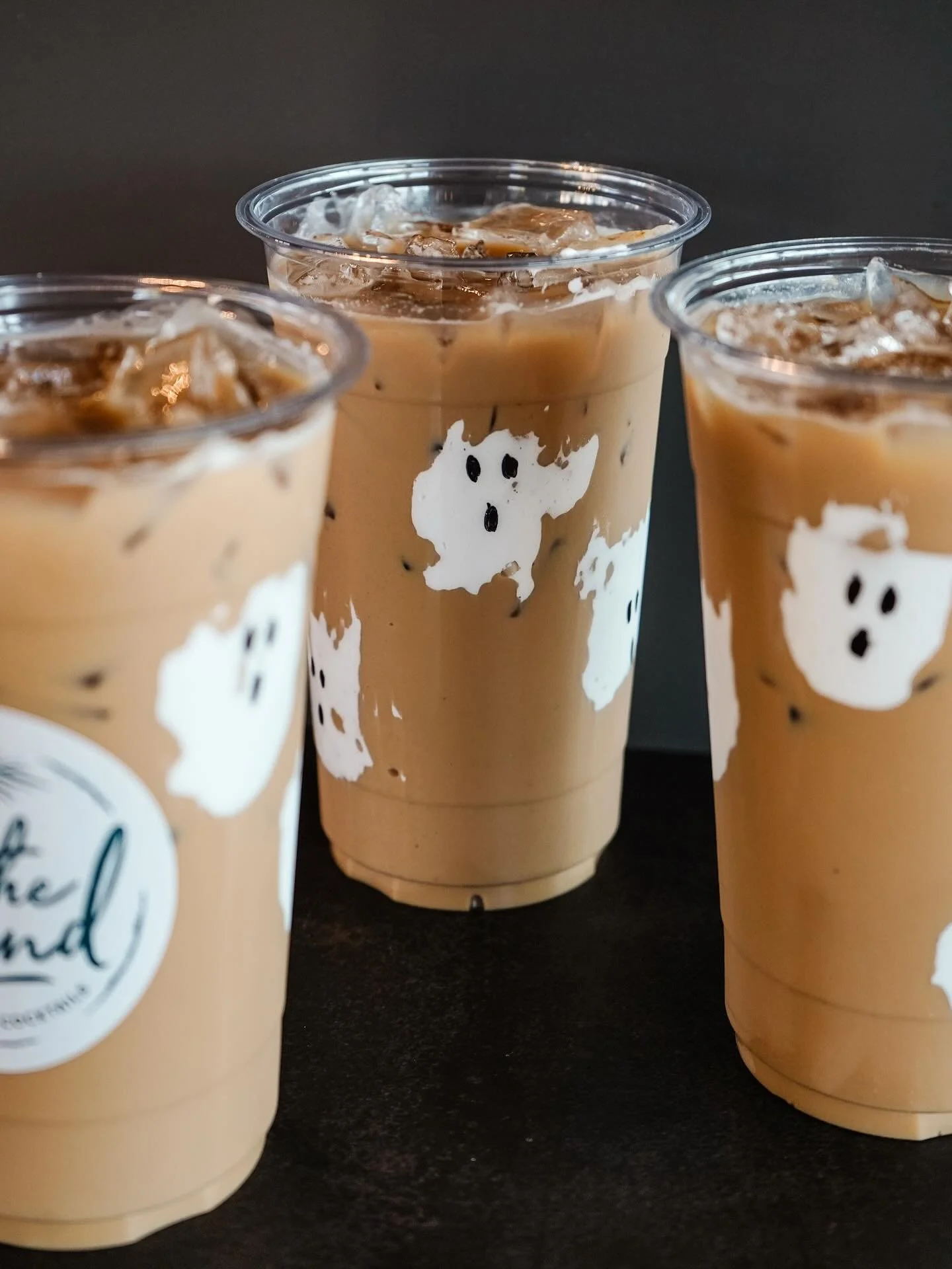 Boo! The first 50 iced pumpkin spice lattes tomorrow, 10/31, come with marshmallow ghosts 👀☕️👻
#cozyseason #siptheseason #coffeeflight #coffeelover #stpetecoffee #tampacoffe #floridacoffeeshop #supportlocal #pumpkinspice #fall #shoplocal #dtsp #th