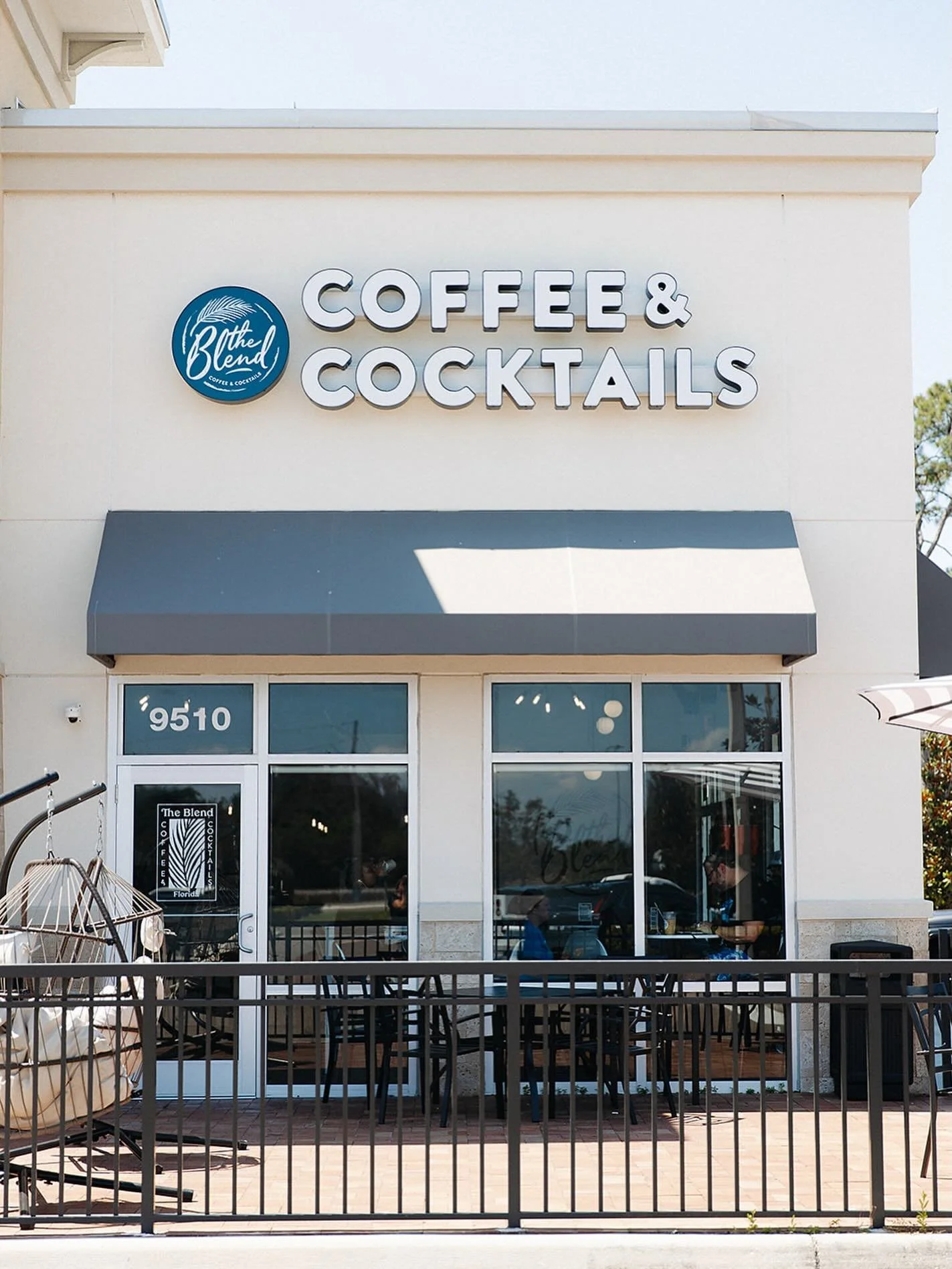 More time for coffee runs, Palmetto 🌞
Beginning today, 5/11, our Palmetto location will be open weekdays from 6am-6pm and weekends 7am-6pm

We&rsquo;re also launching Happy Hour today 👀 3pm-5pm &bull; $1 off any drink